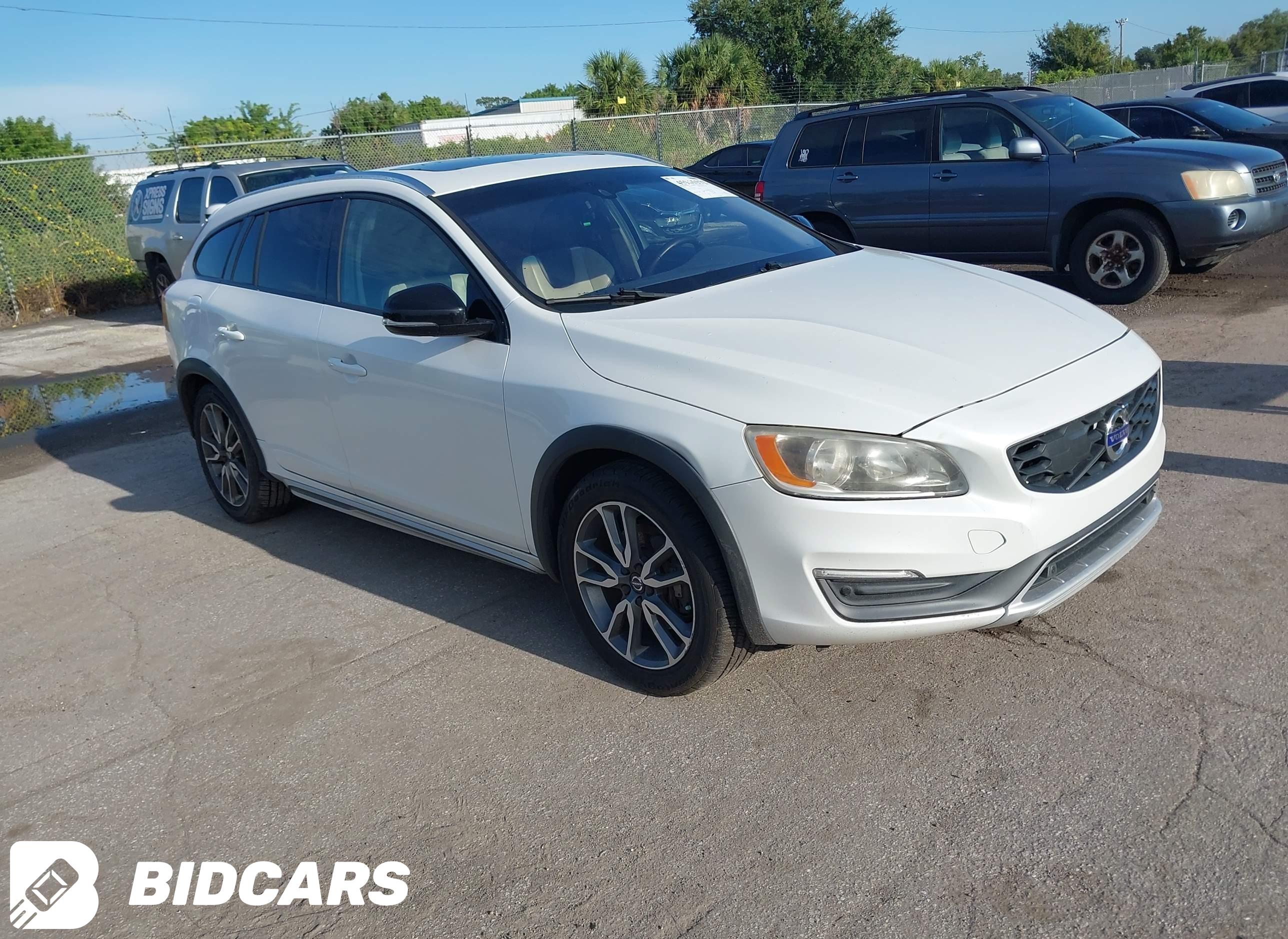 2016 Volvo V60, Cross Country T5