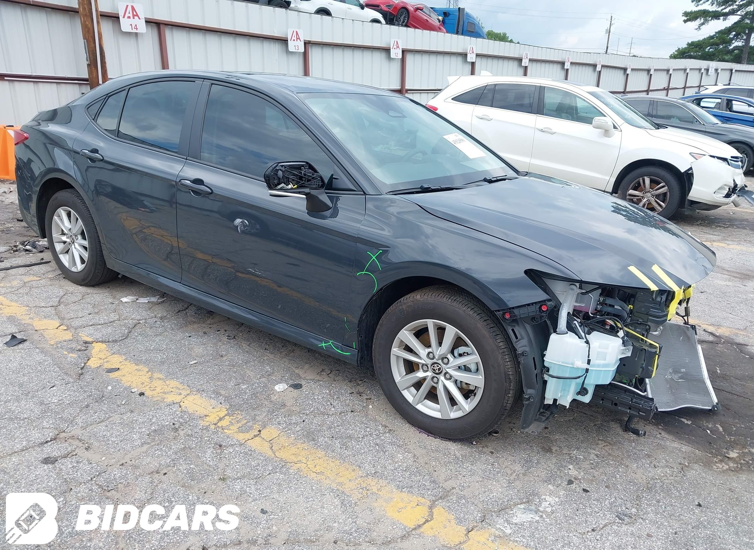 2025 Toyota Camry, LE