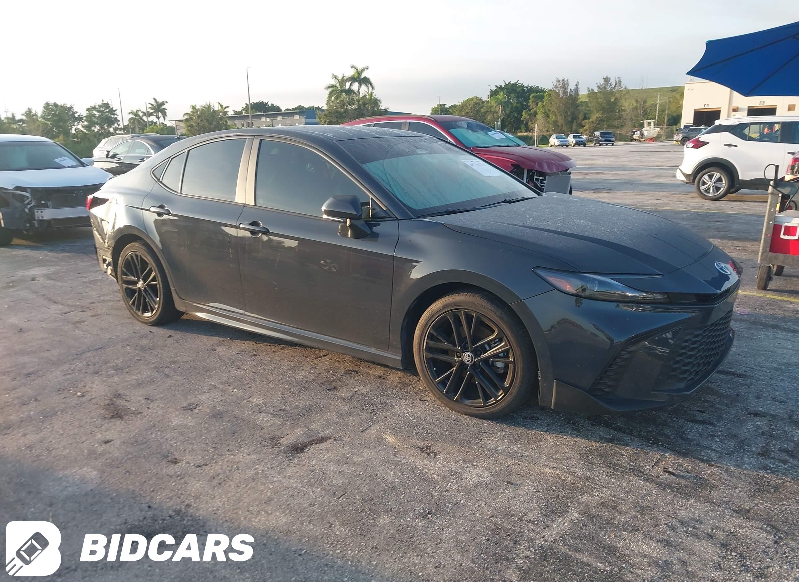 2025 Toyota Camry, SE