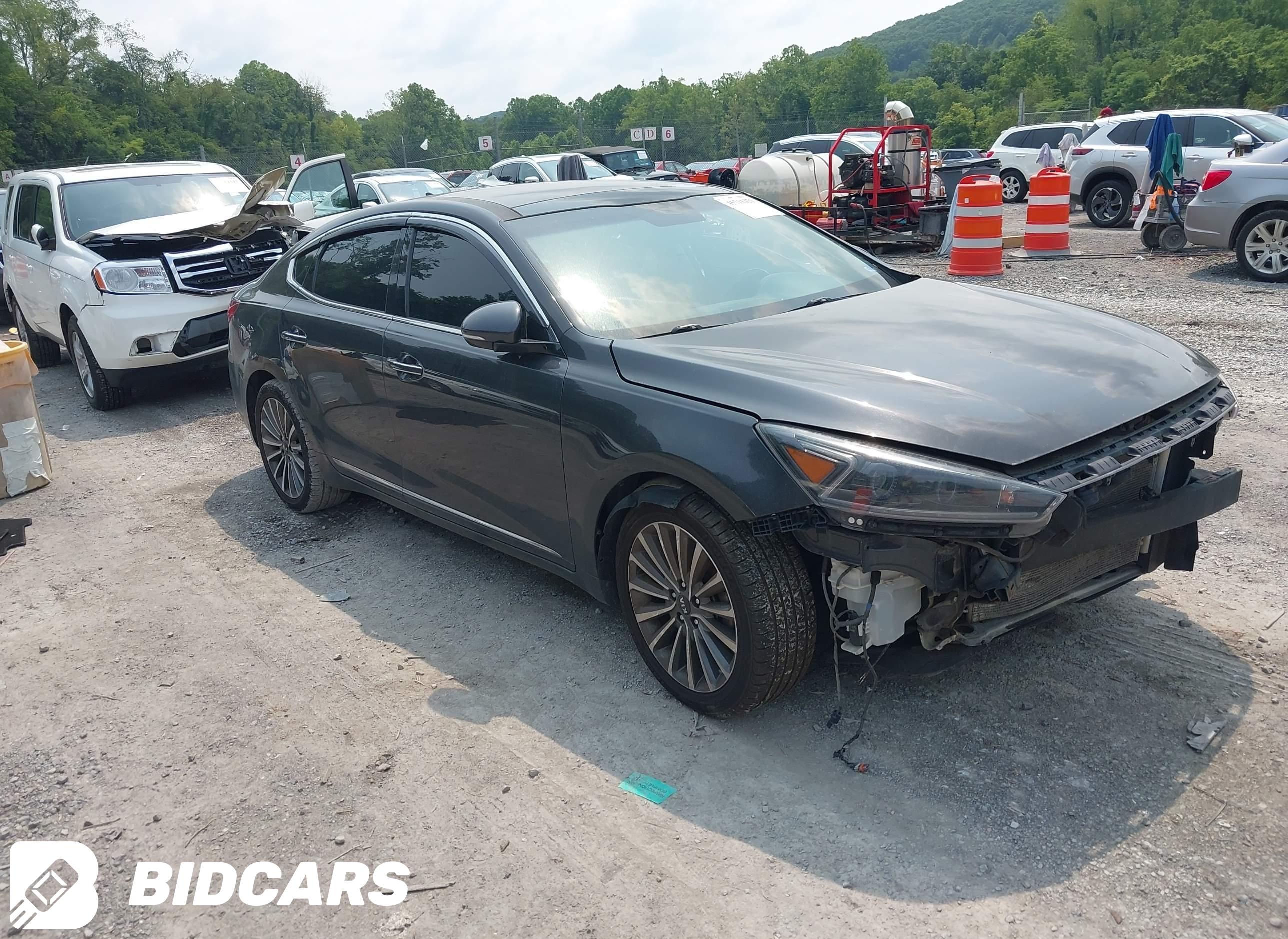 2017 KIA Cadenza, Premium