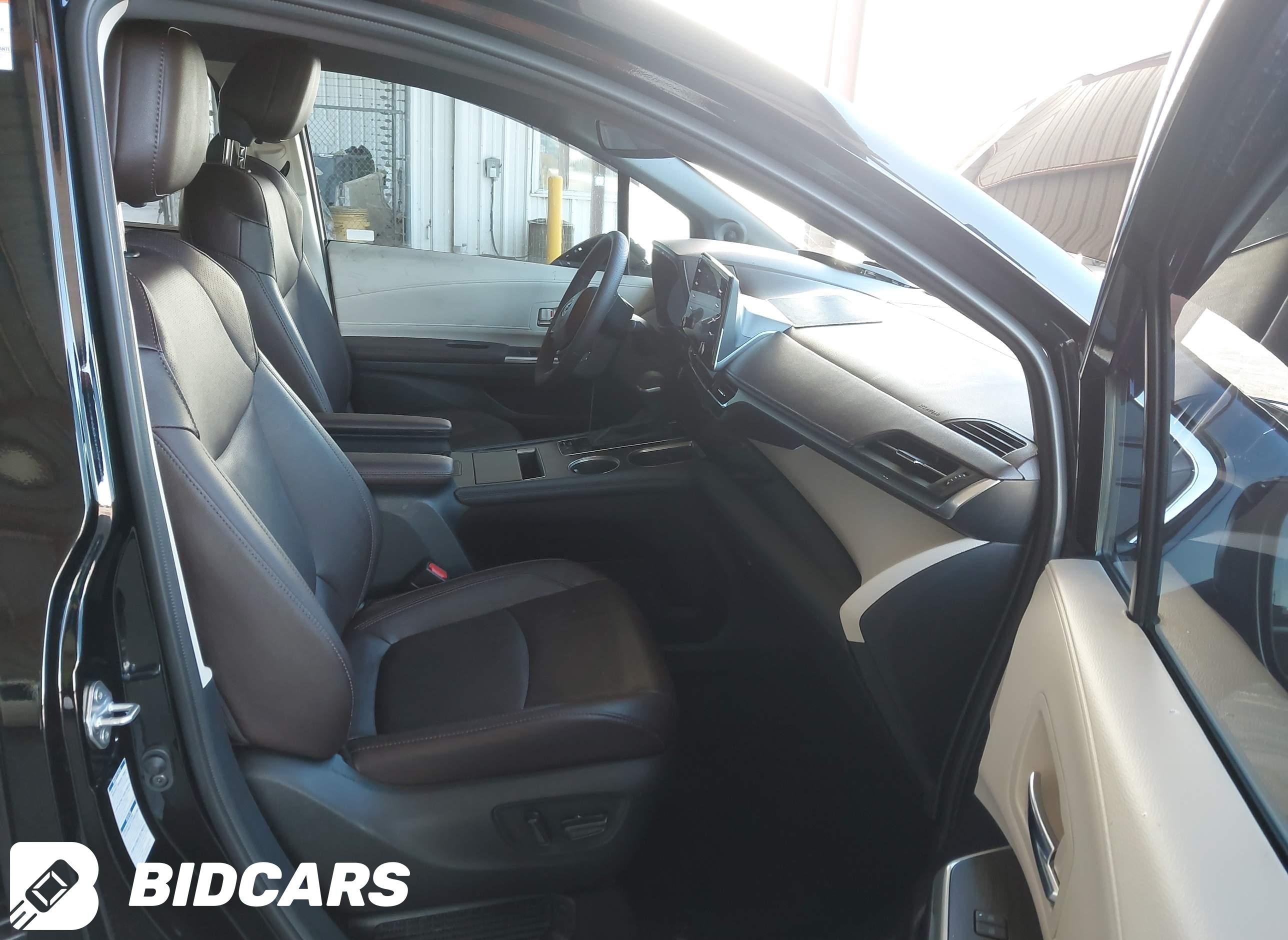 2022 Toyota Sienna, Platinum