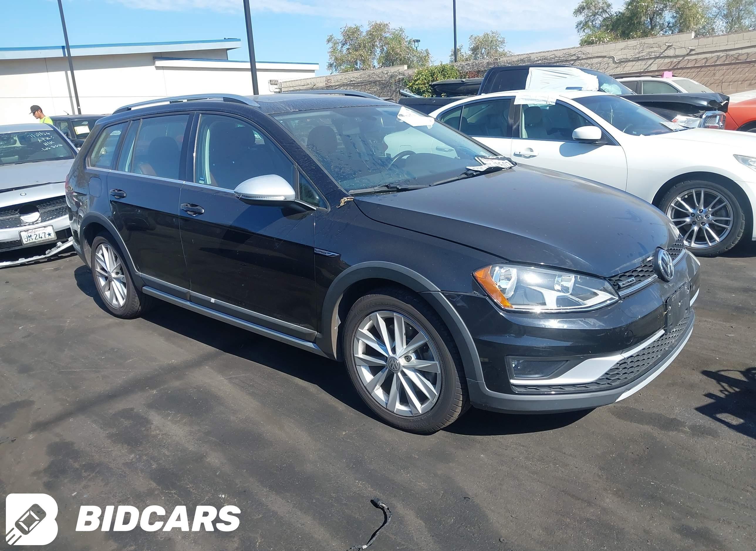2017 Volkswagen Golf, Alltrac...