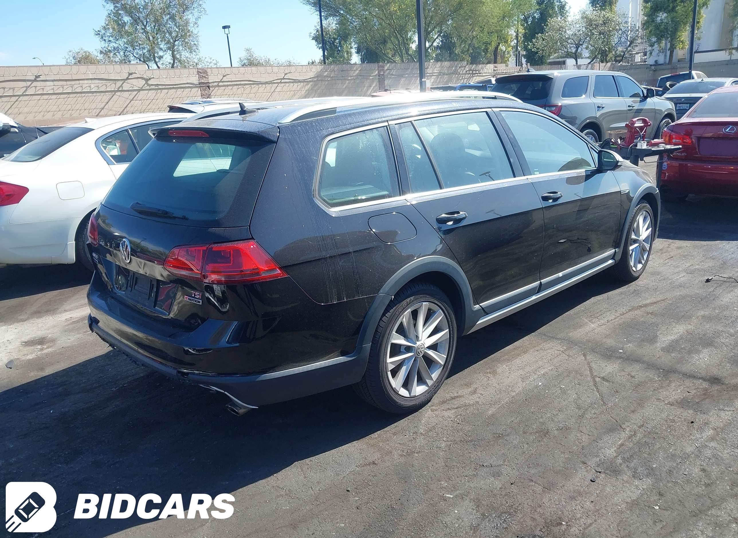 2017 Volkswagen Golf, Alltrac...