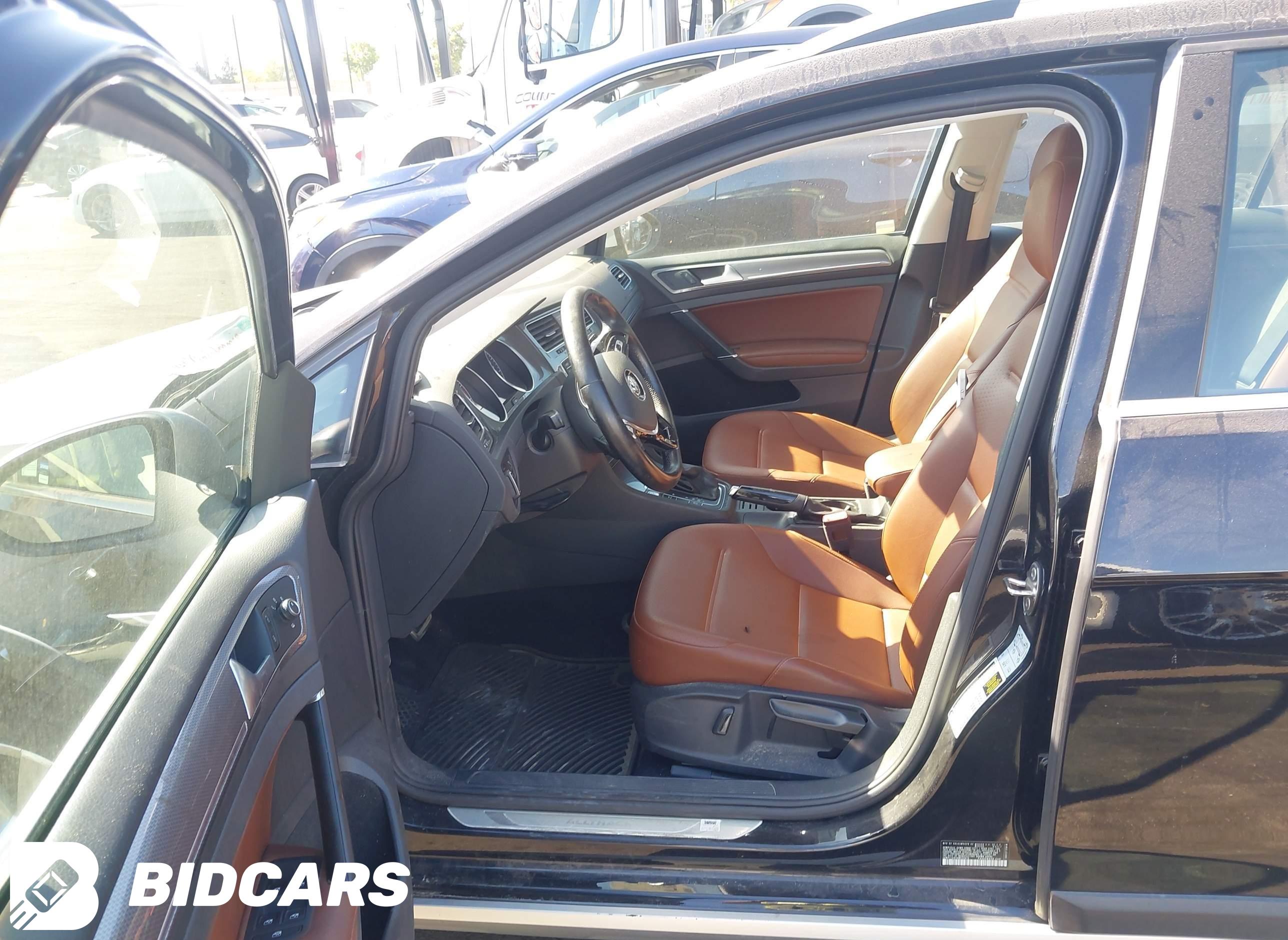 2017 Volkswagen Golf, Alltrac...