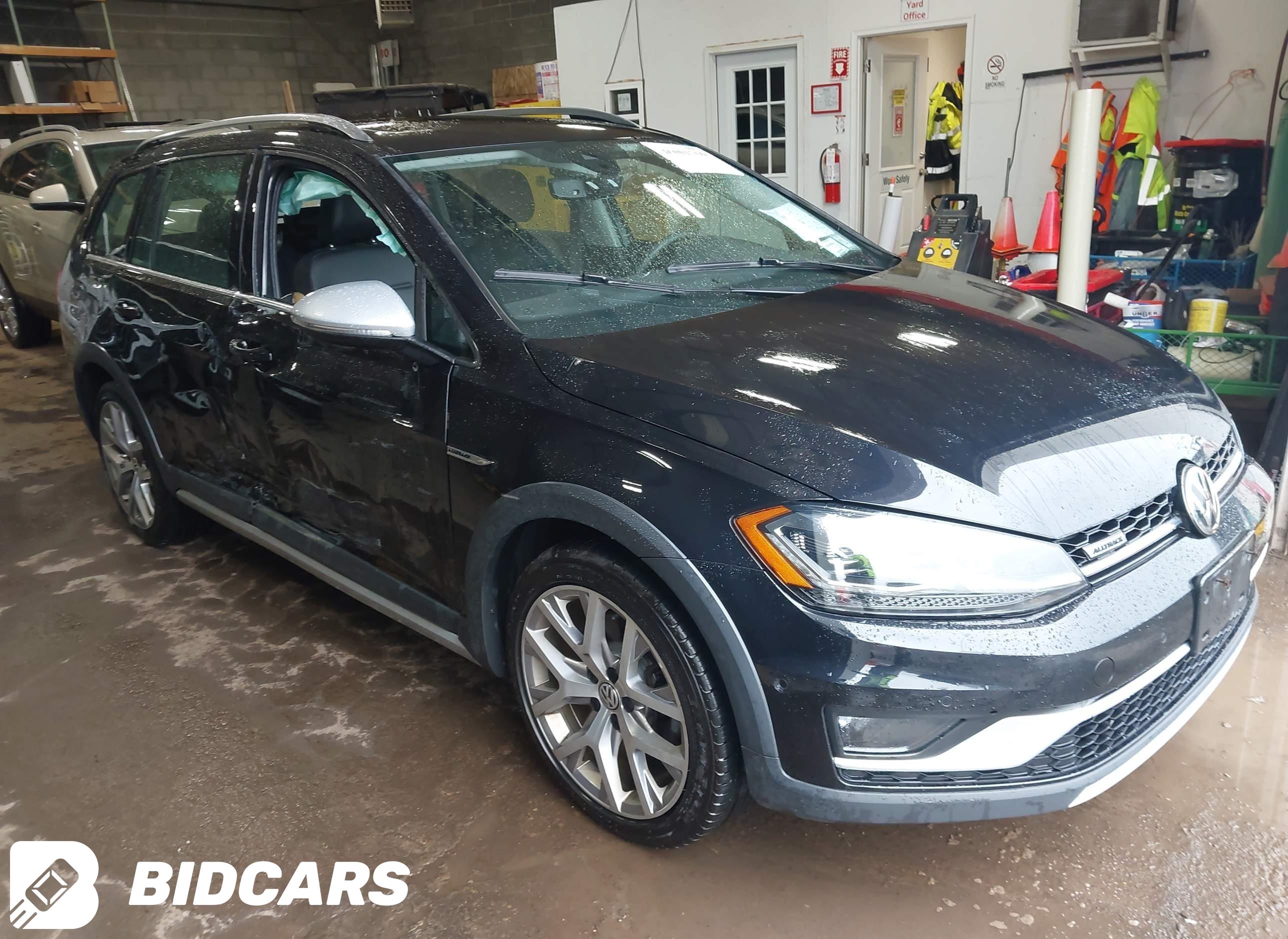 2019 Volkswagen Golf, Alltrac...