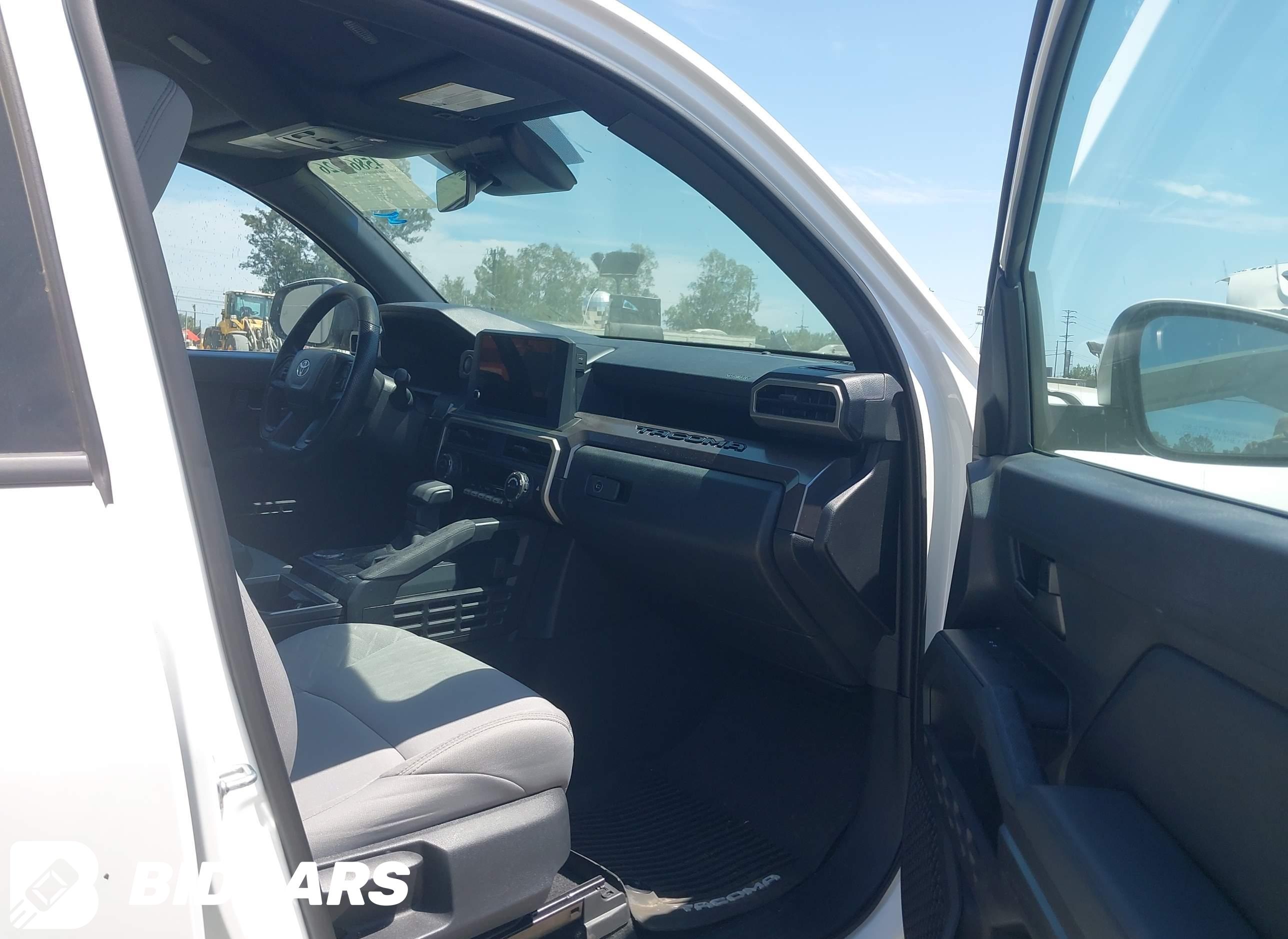2025 Toyota Tacoma, SR5