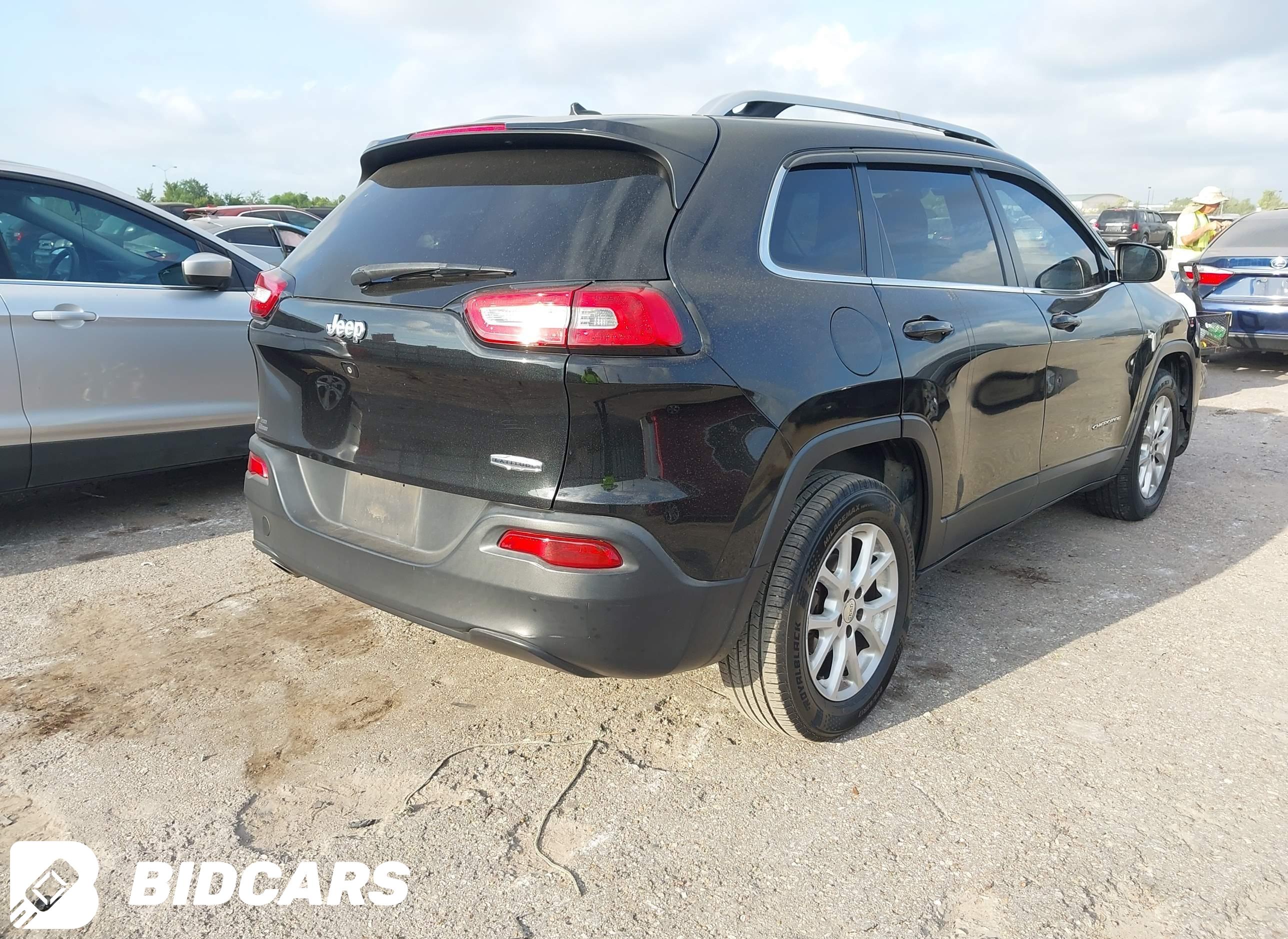 2016 Jeep Cherokee, Latitude