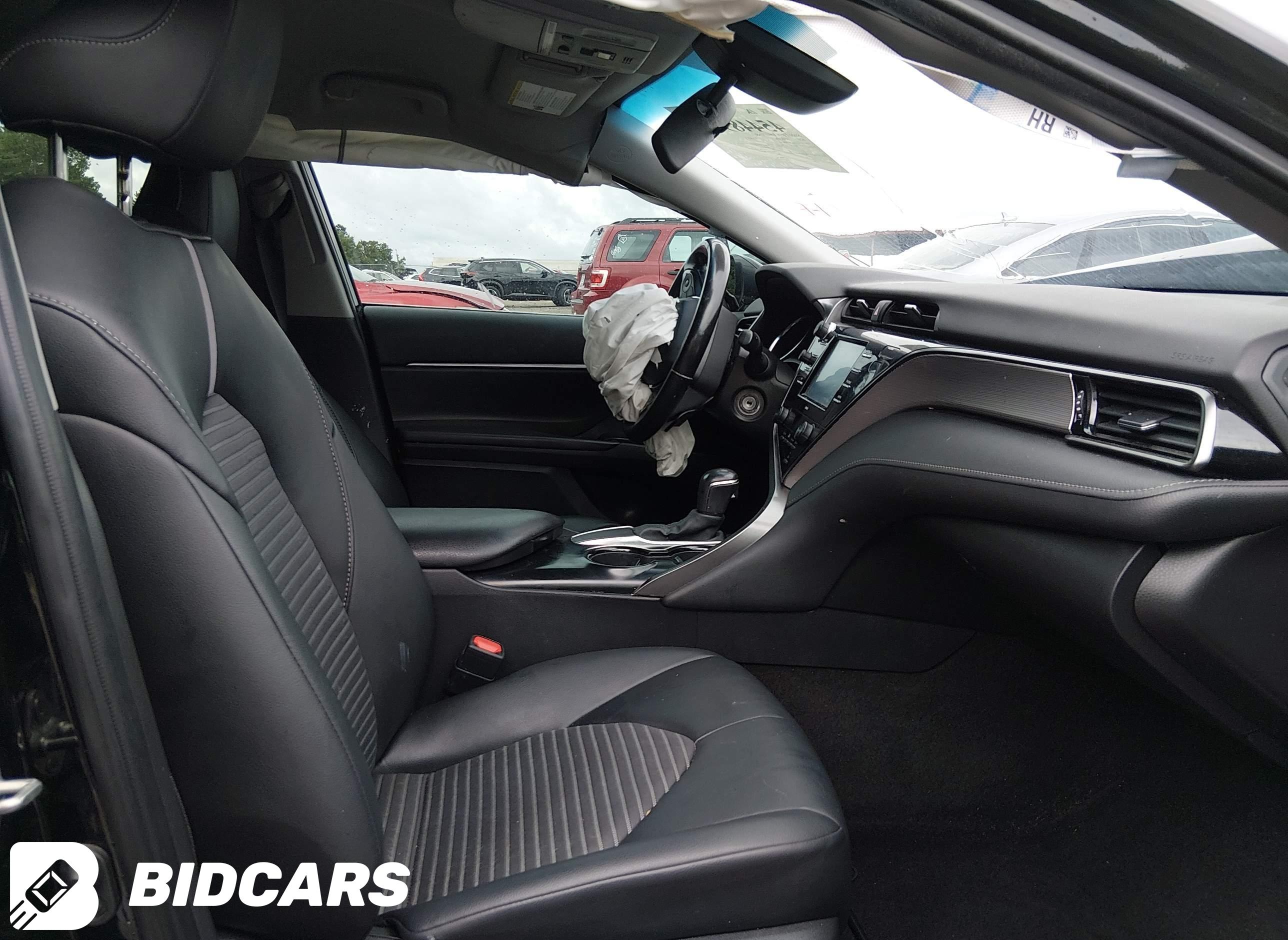 2020 Toyota Camry, SE