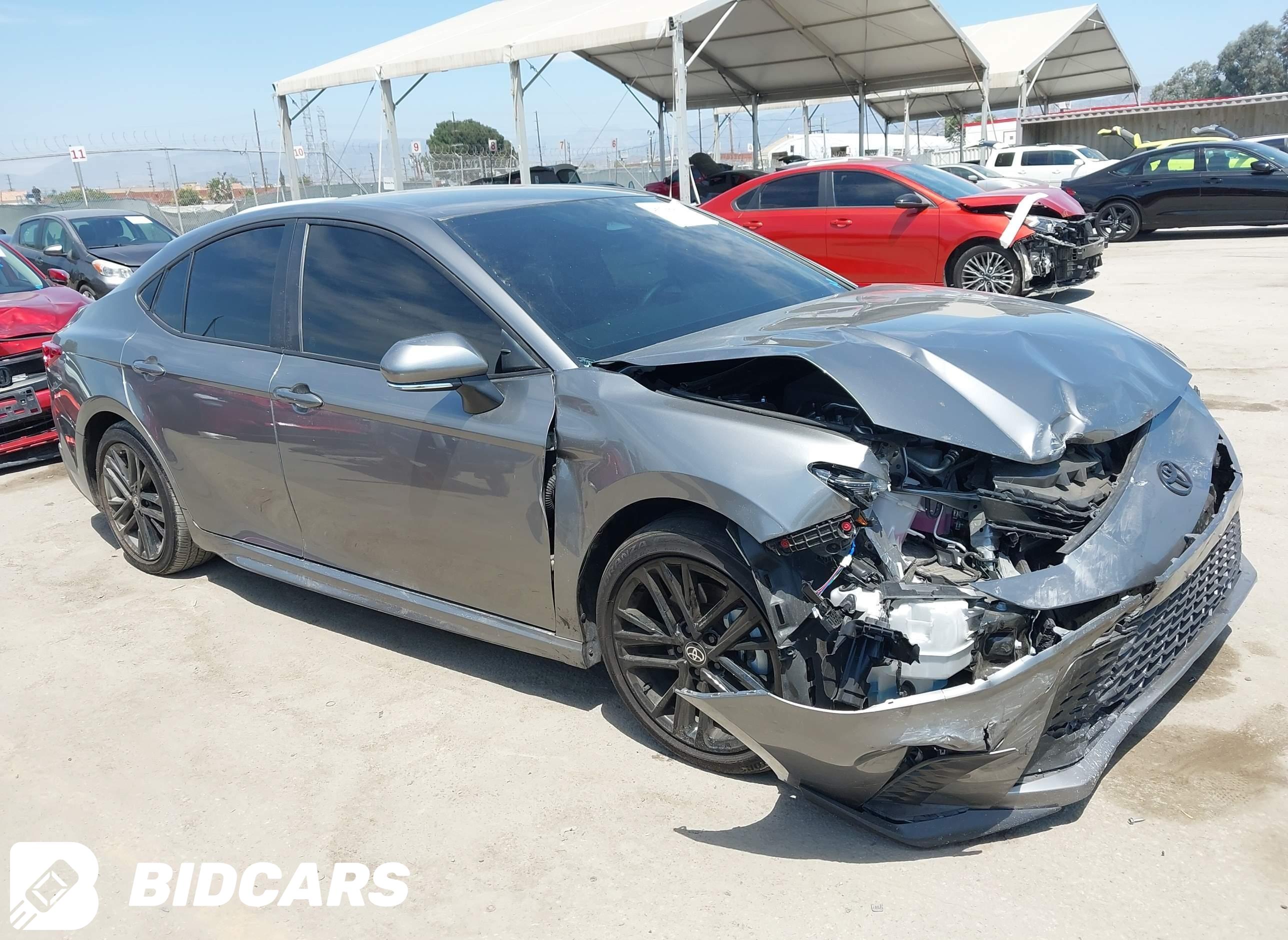 2025 Toyota Camry, SE