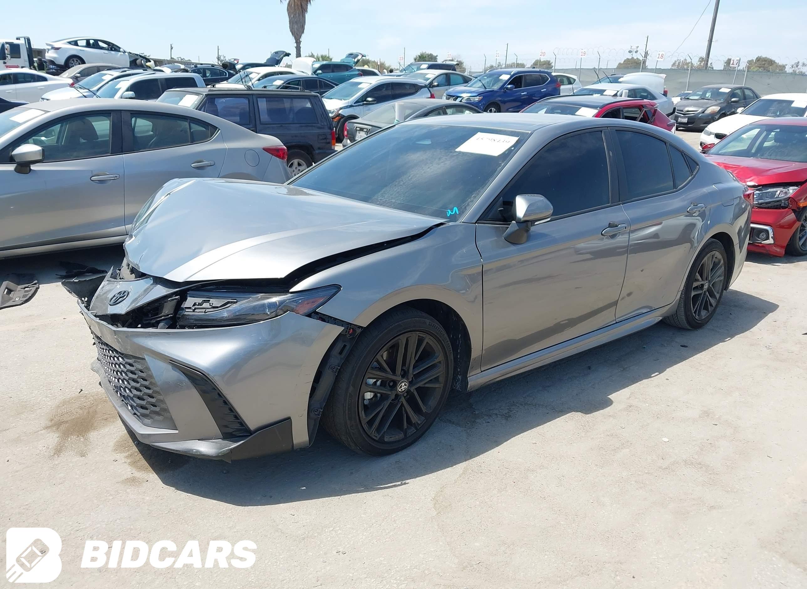 2025 Toyota Camry, SE