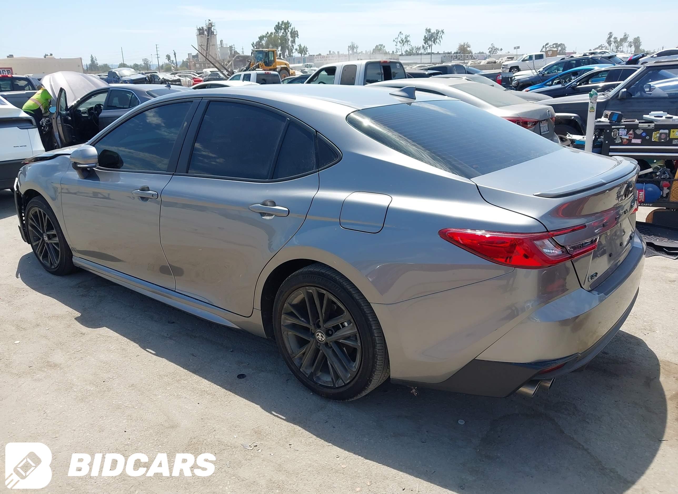 2025 Toyota Camry, SE