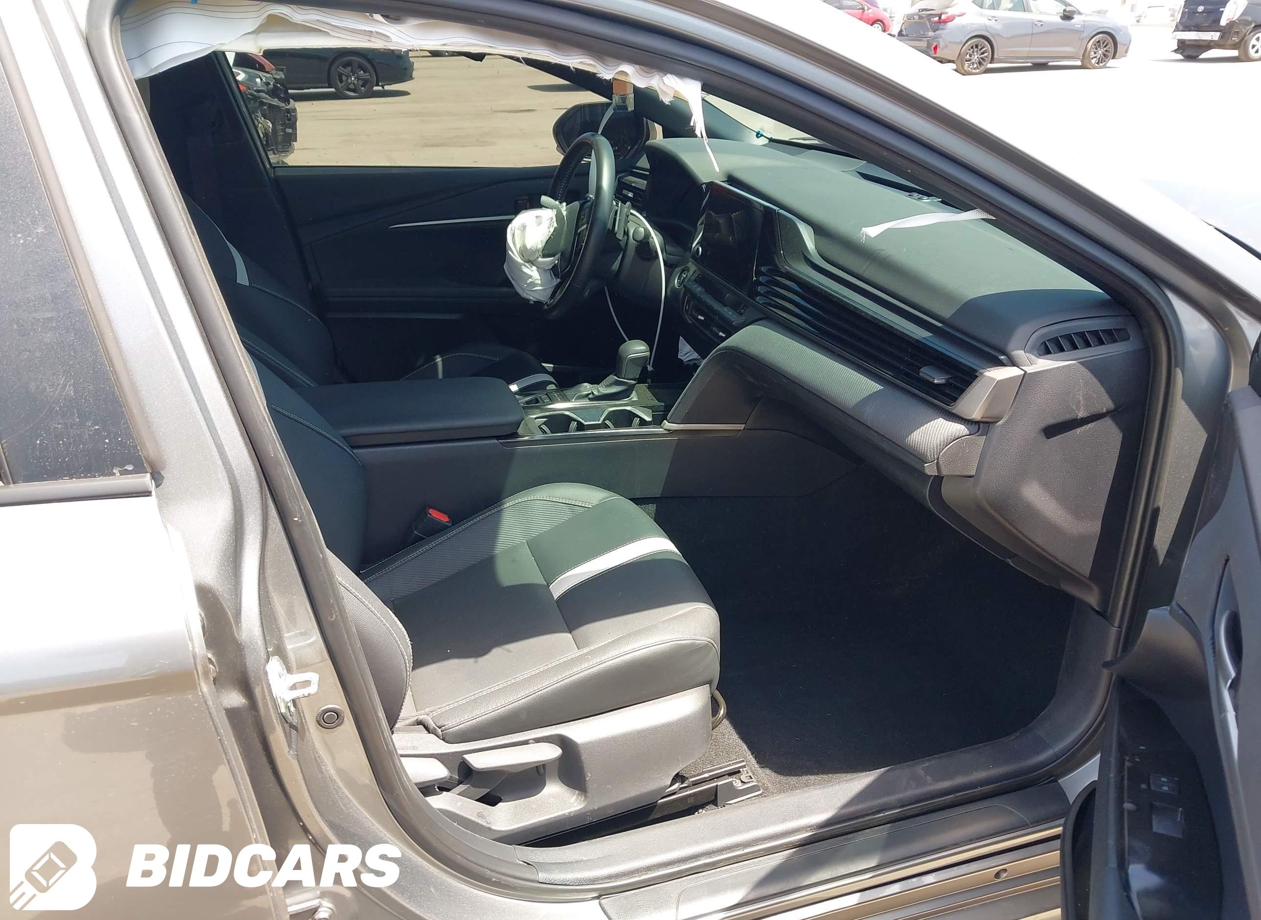 2025 Toyota Camry, SE