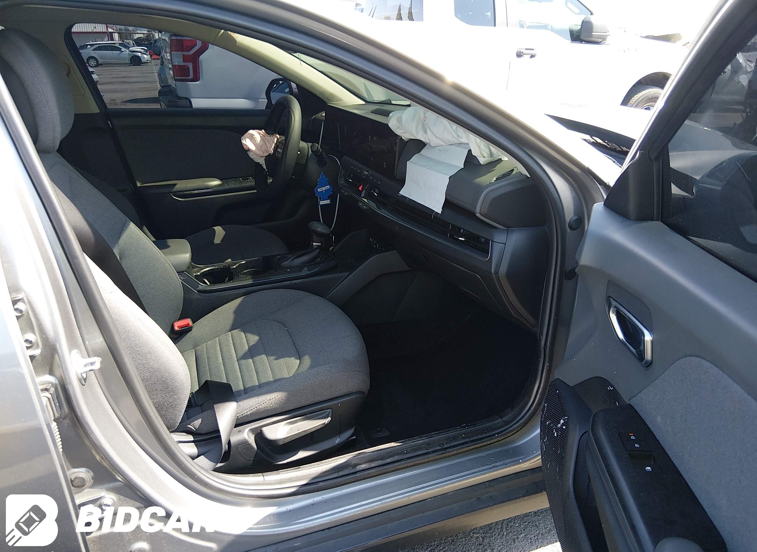 2025 KIA K4, EX