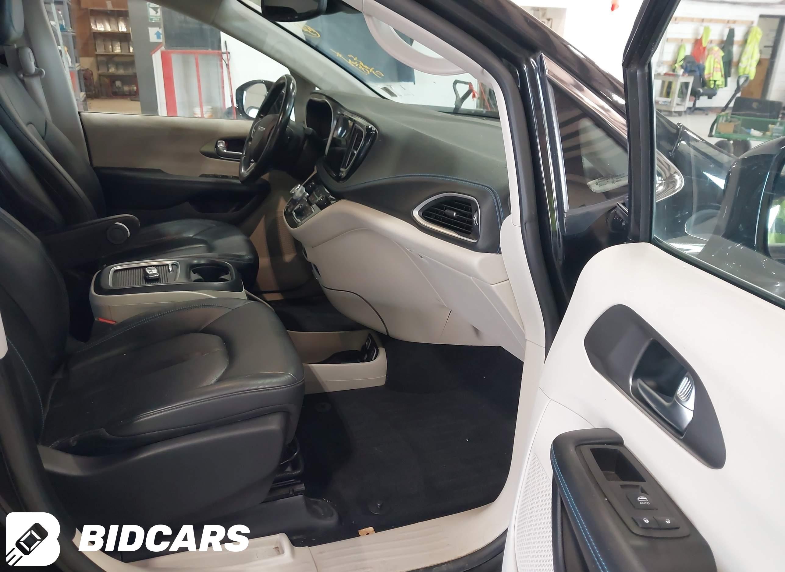 2021 Chrysler Pacifica, Touri...