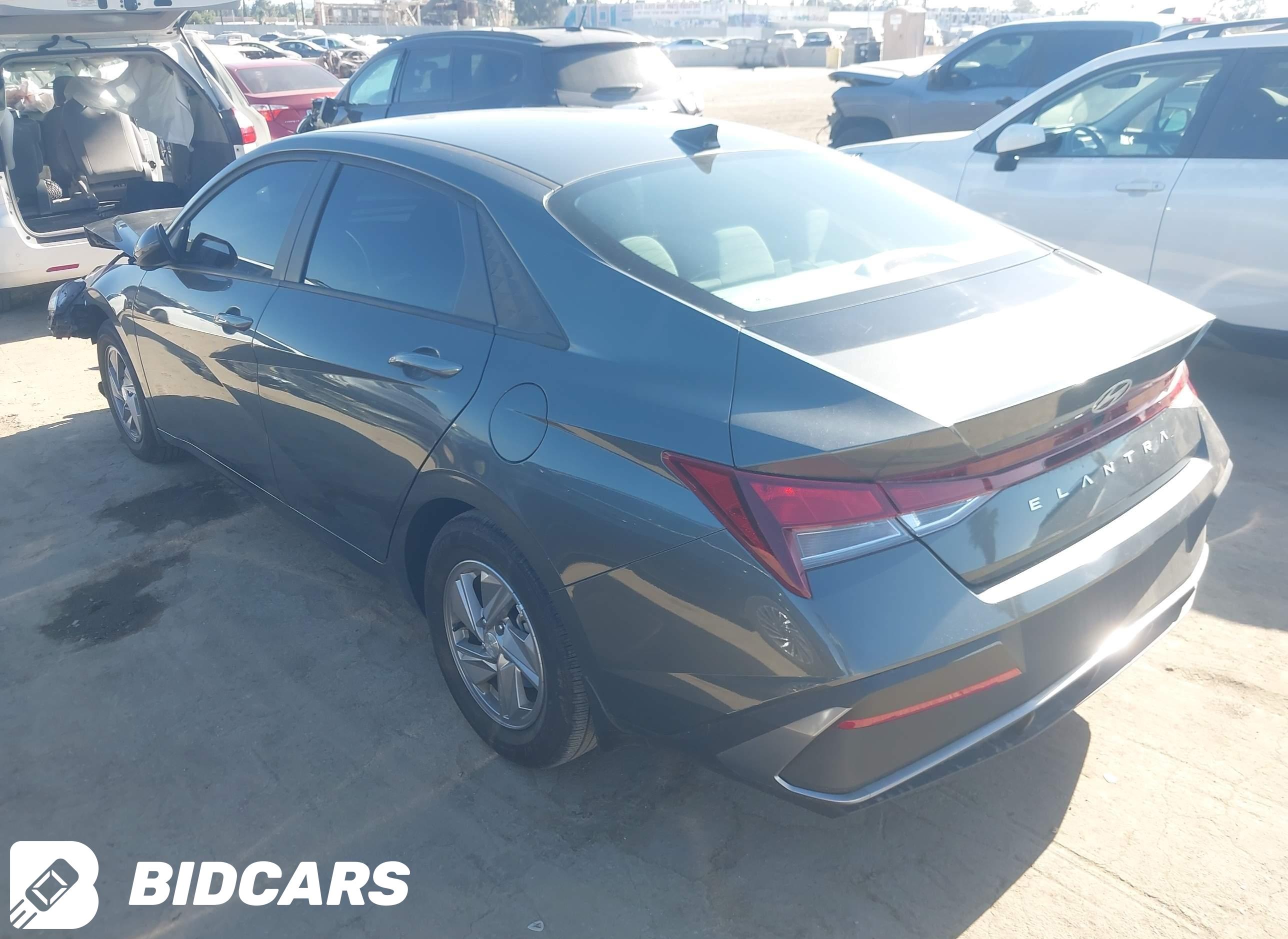 2025 Hyundai Elantra, SE