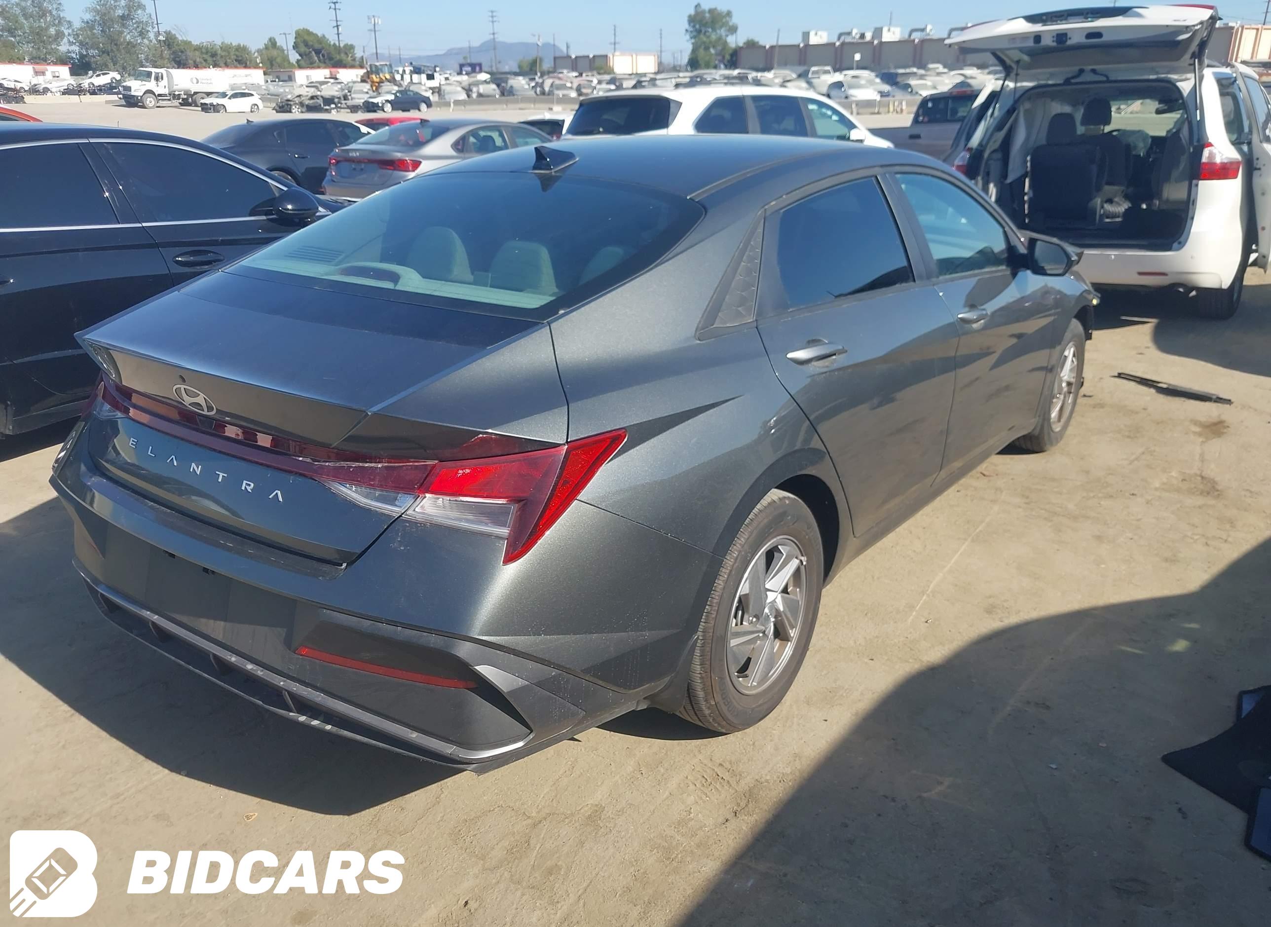2025 Hyundai Elantra, SE