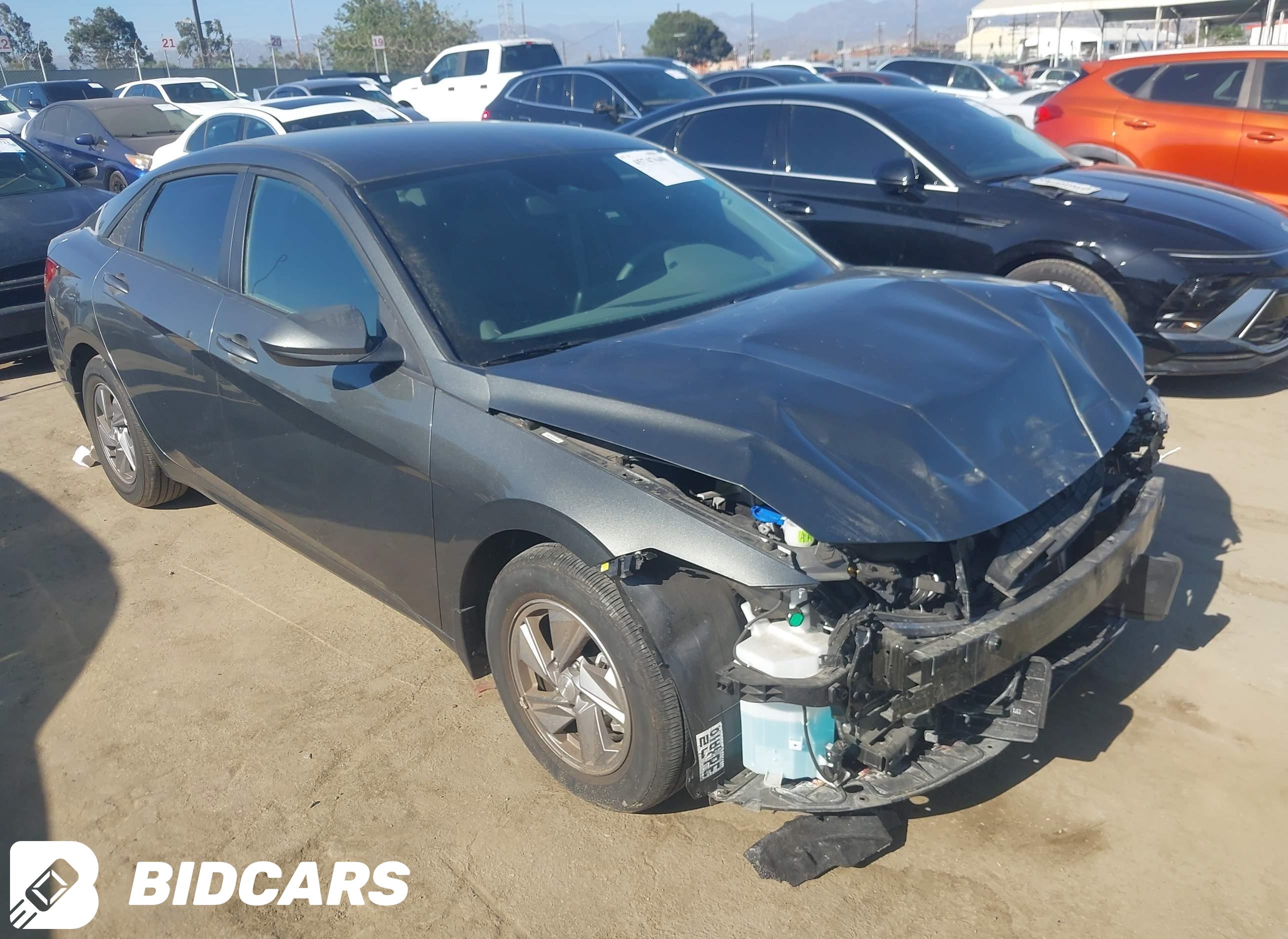 2025 Hyundai Elantra, SE