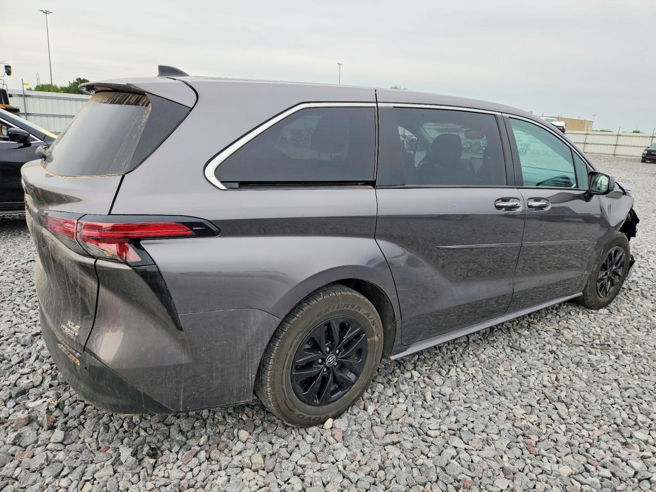 2022 Toyota Sienna, Xle