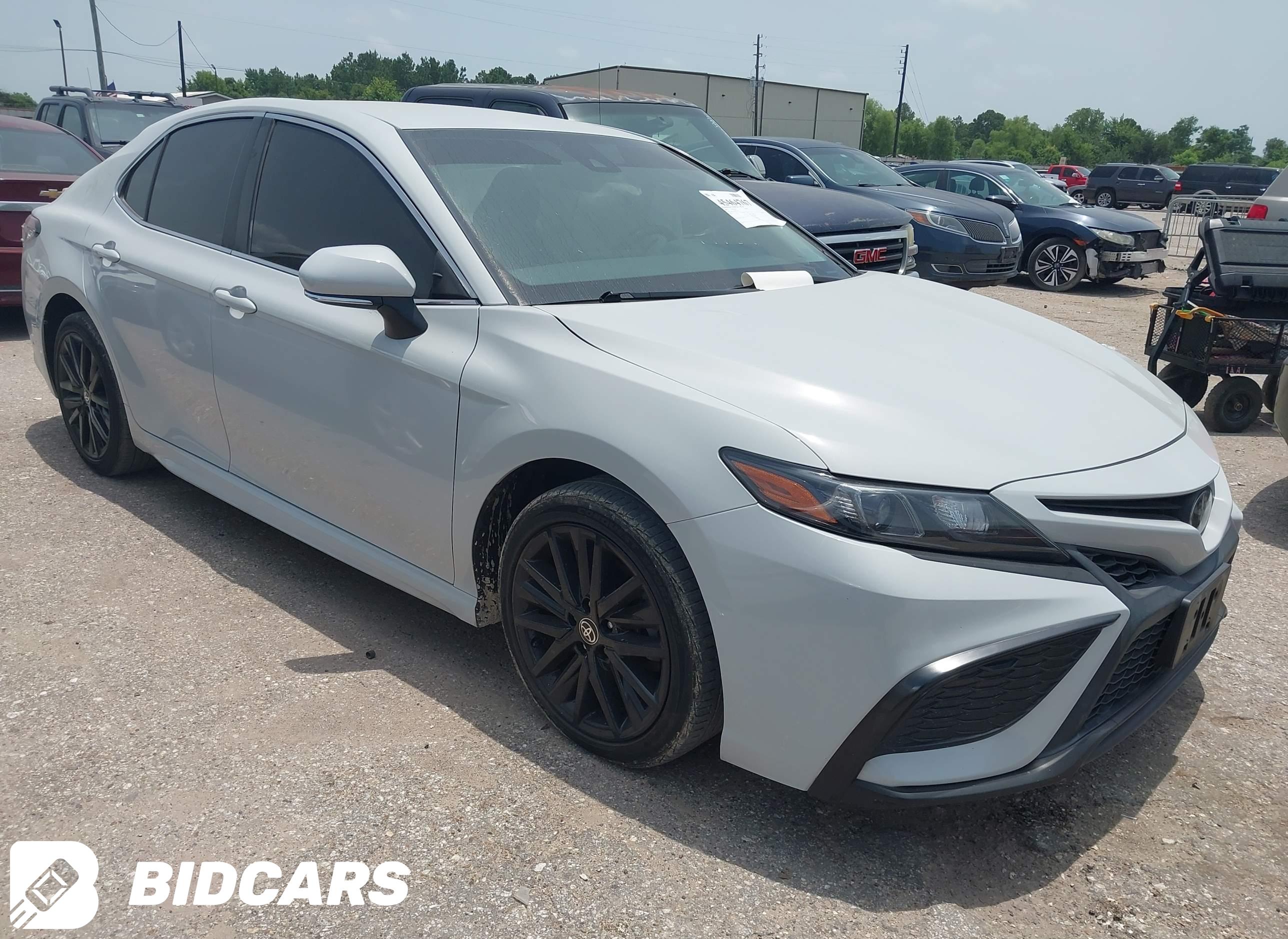 2022 Toyota Camry, SE