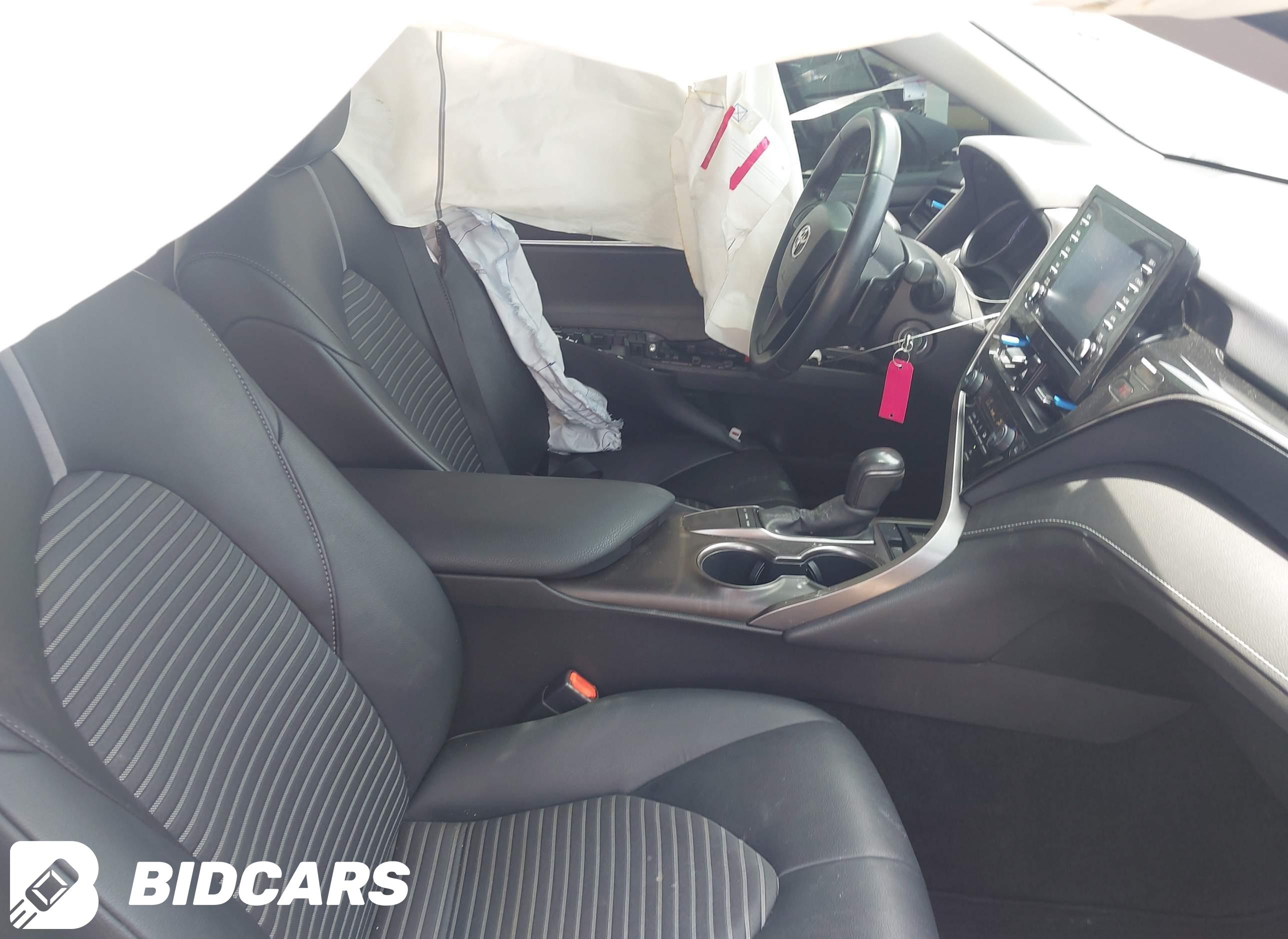 2022 Toyota Camry, SE