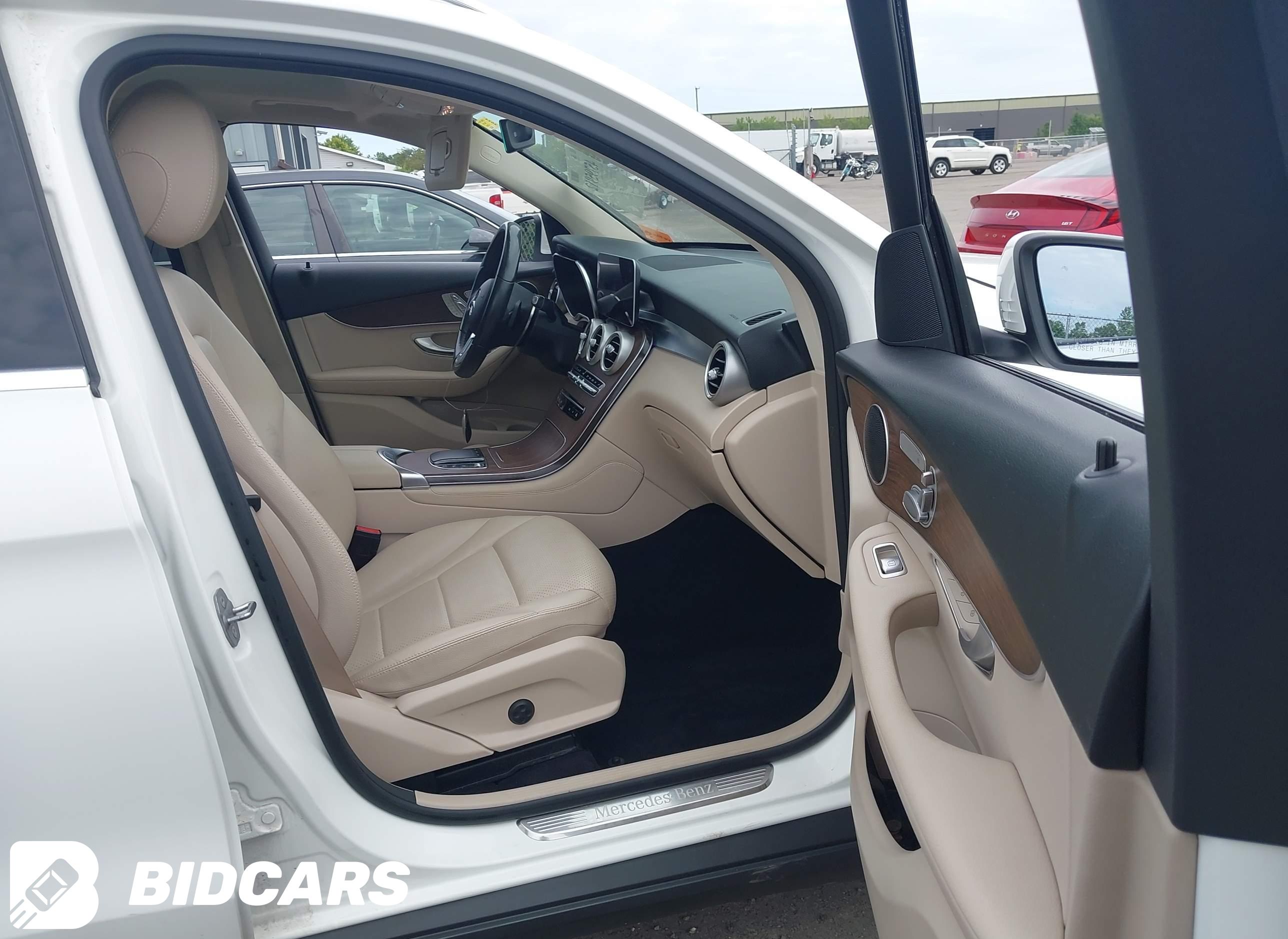 2021 Mercedes-Benz GLC 300, 4...