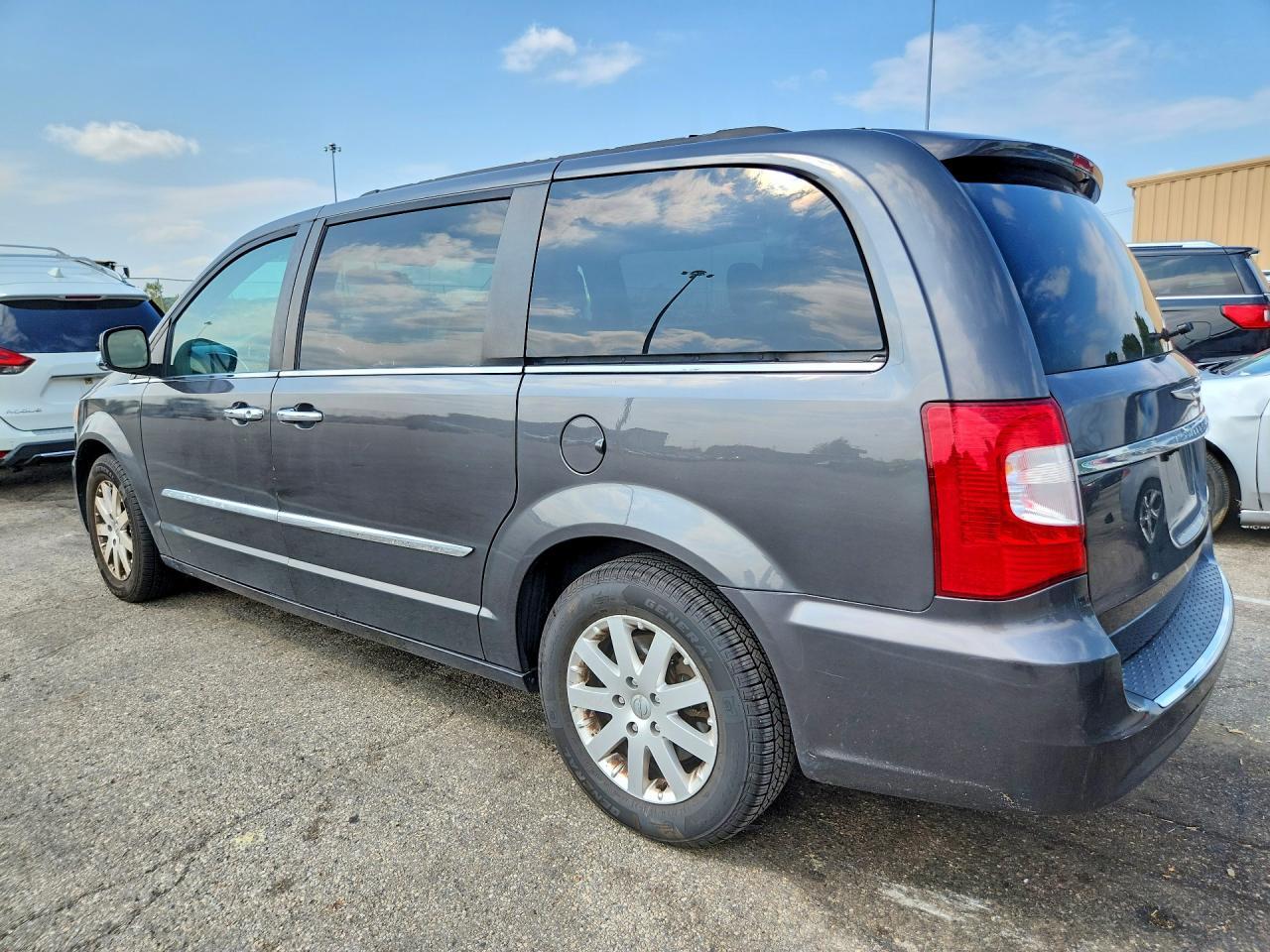 2016 Chrysler Town and Countr...