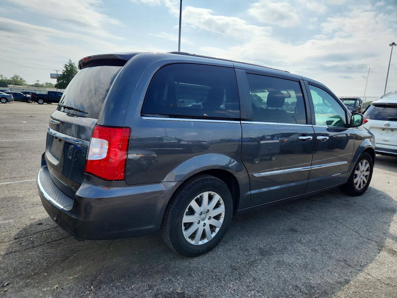 2016 Chrysler Town and Countr...