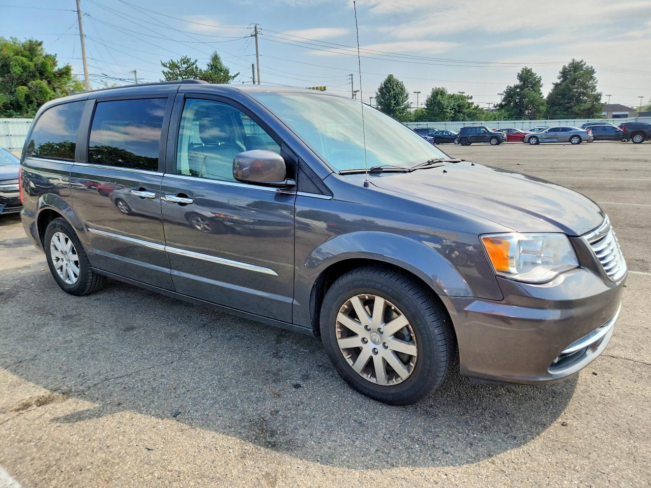 2016 Chrysler Town and Countr...