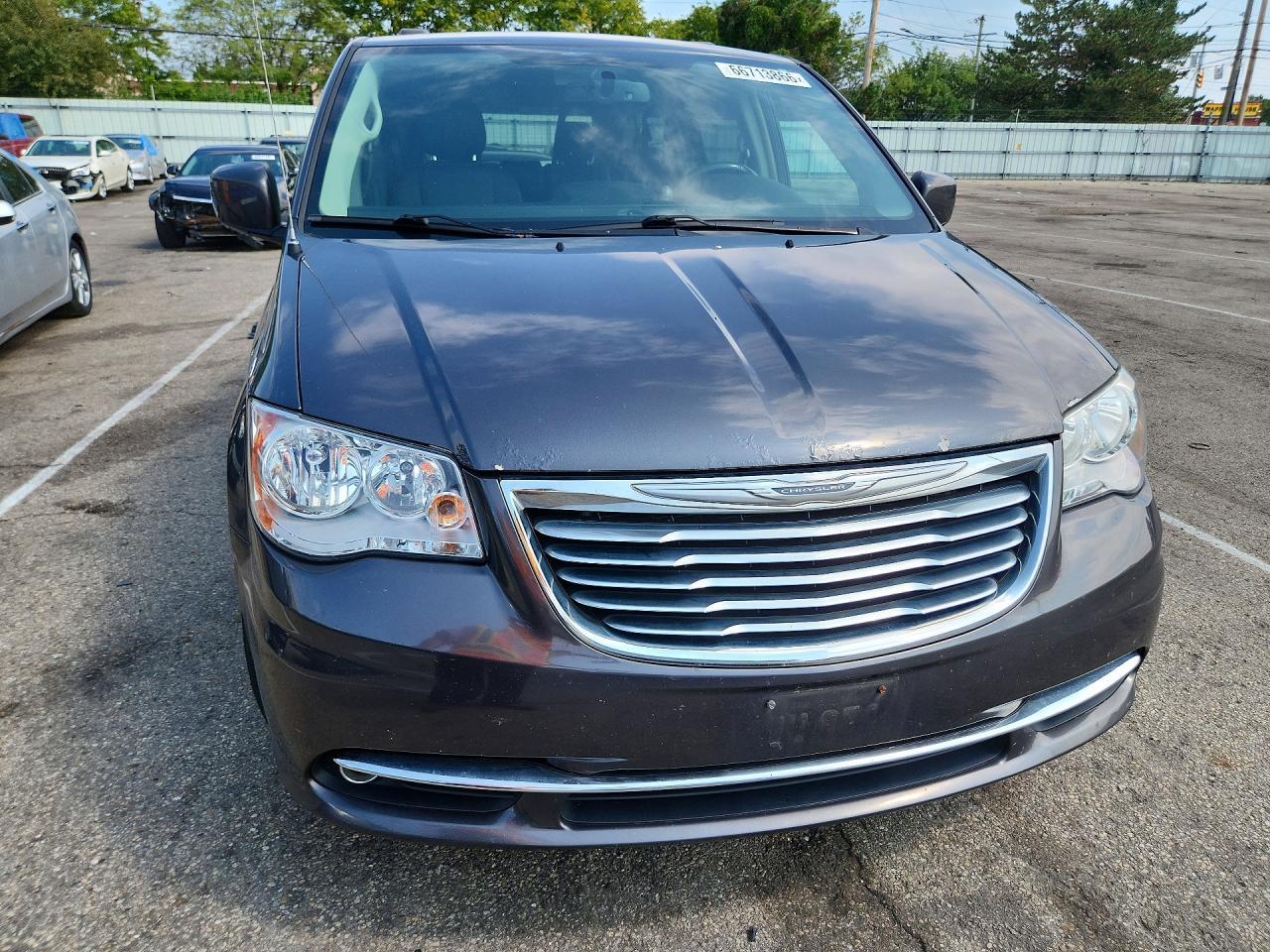 2016 Chrysler Town and Countr...