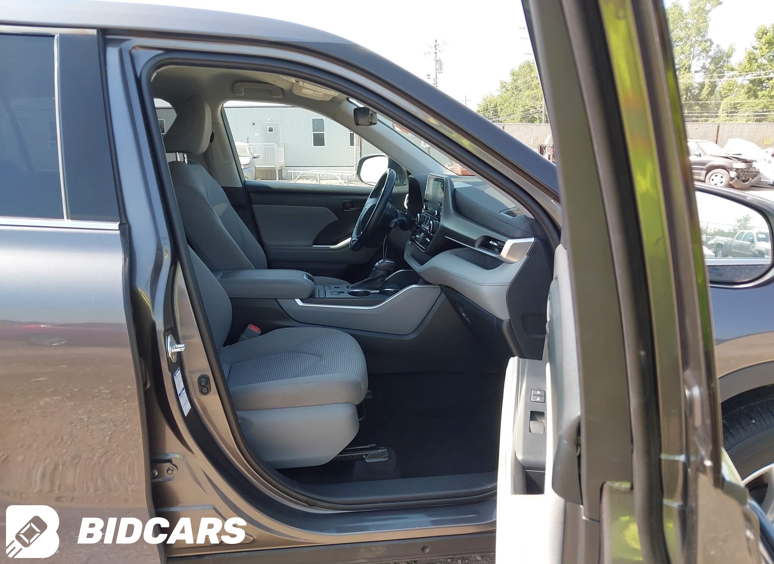 2021 Toyota Highlander, LE