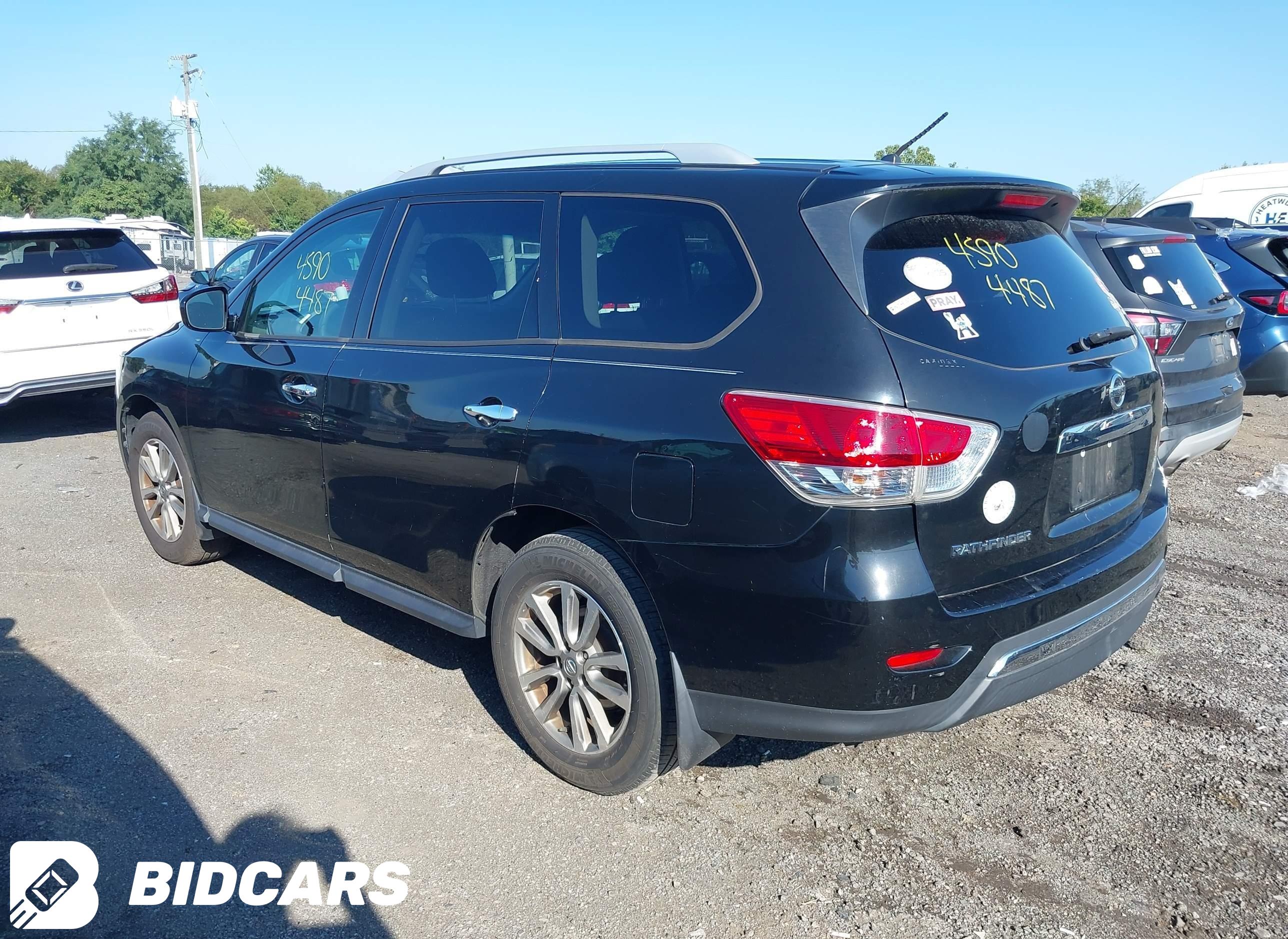 2016 Nissan Pathfinder, S