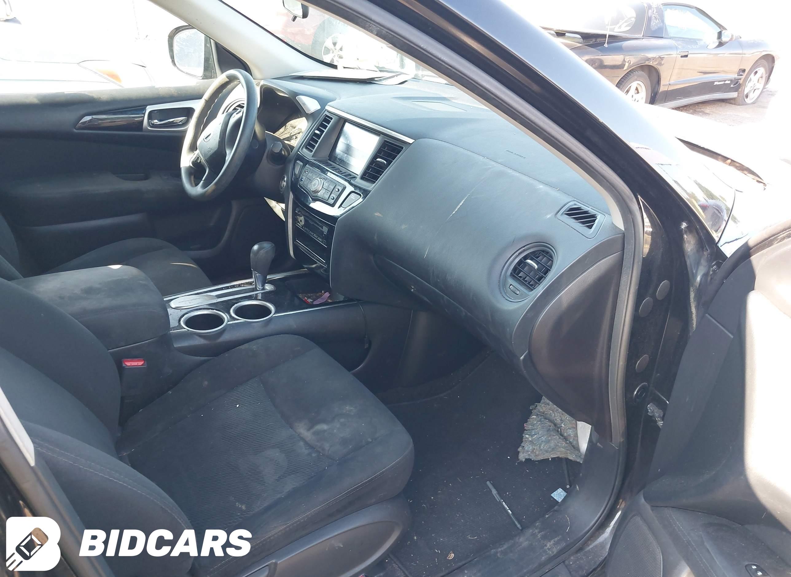 2016 Nissan Pathfinder, S