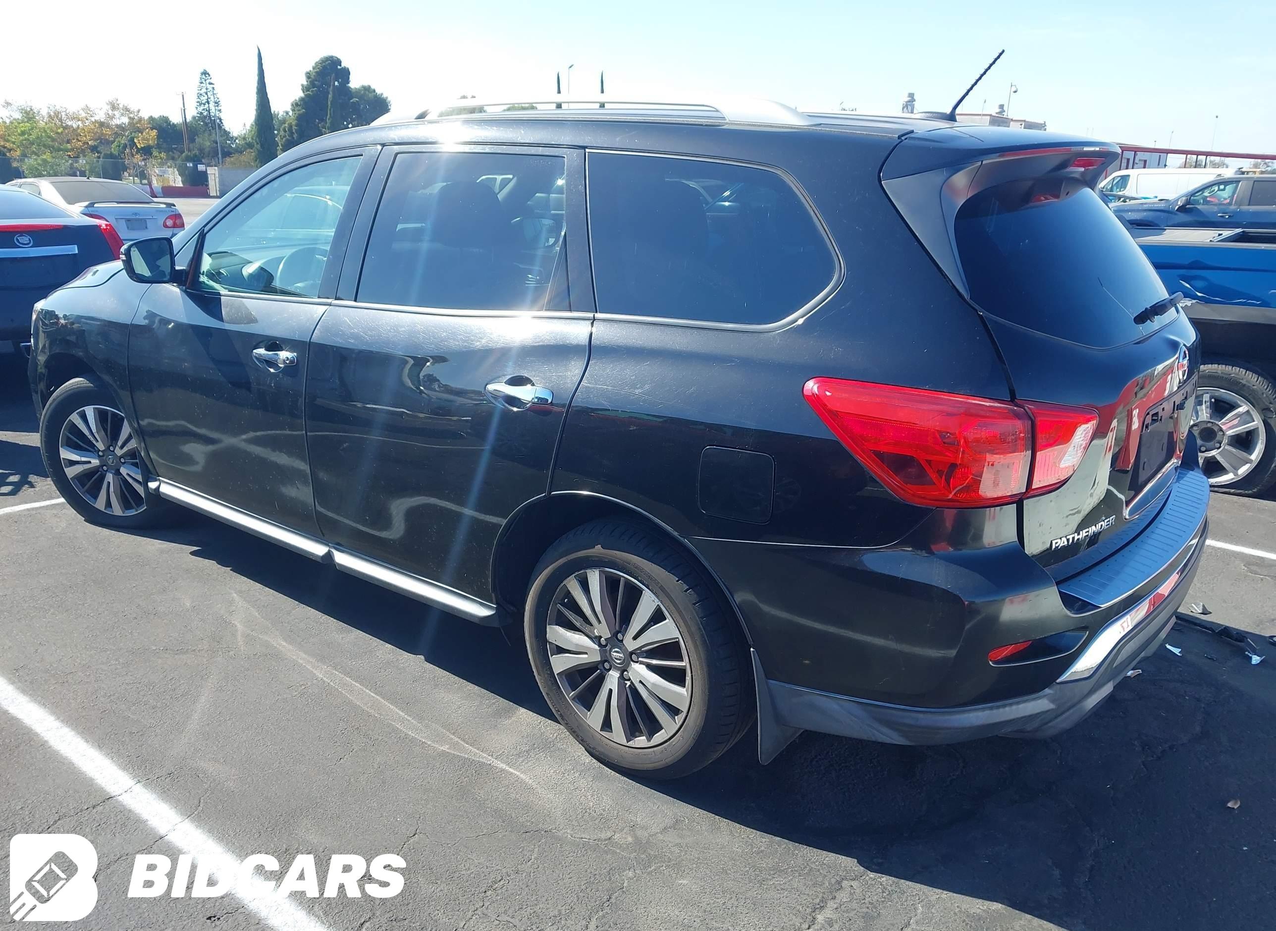 2017 Nissan Pathfinder, S