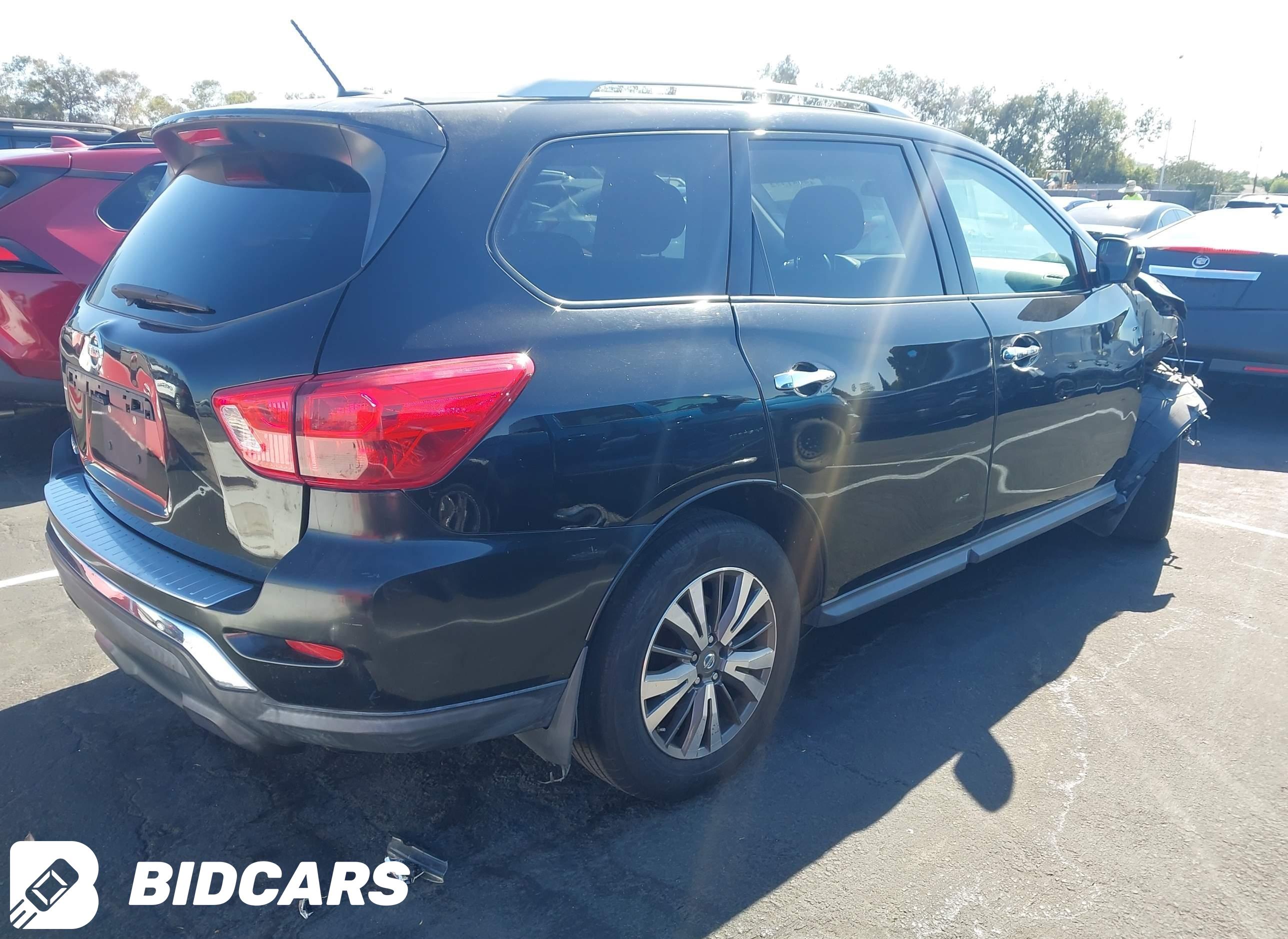 2017 Nissan Pathfinder, S