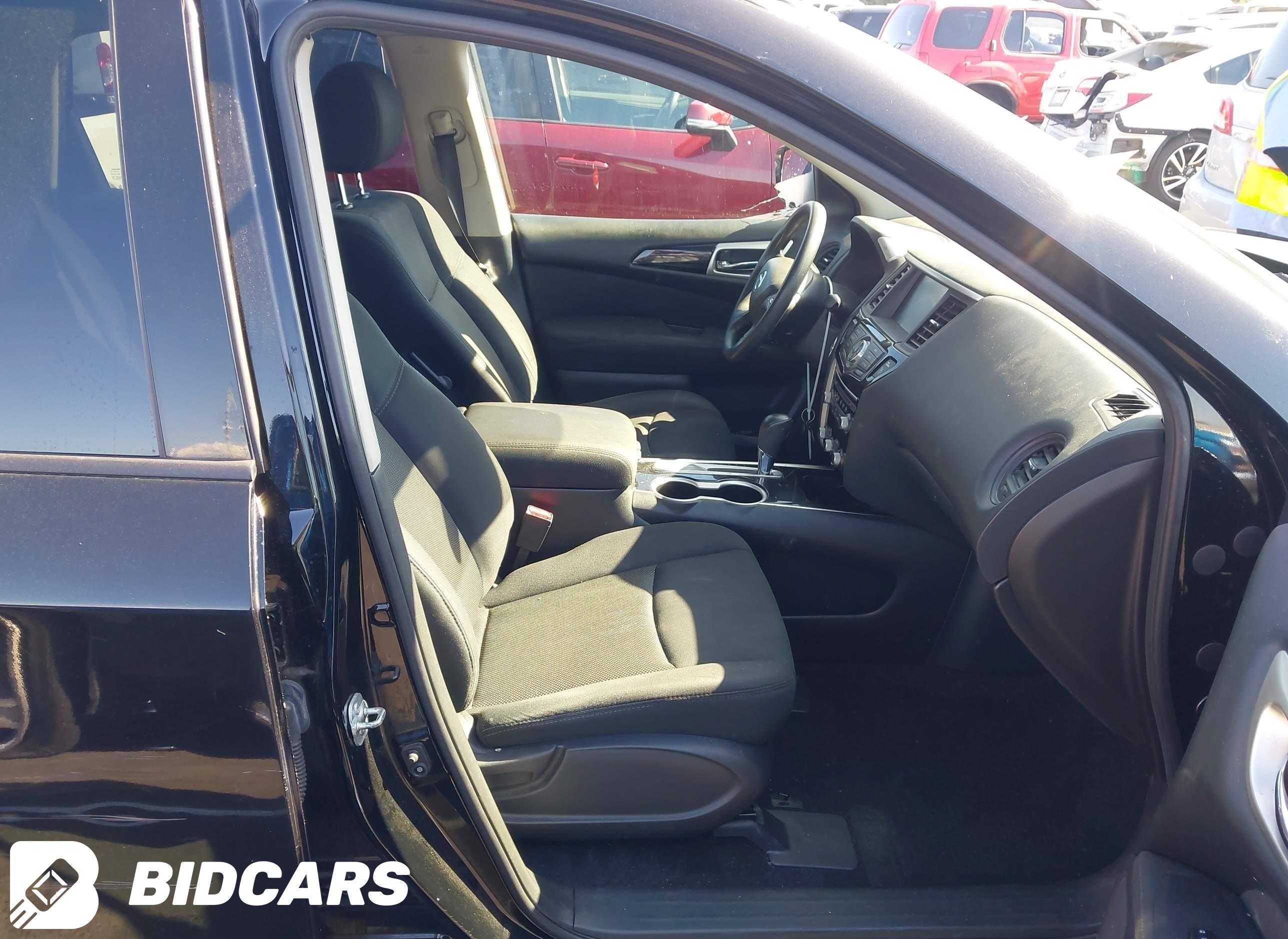 2017 Nissan Pathfinder, S
