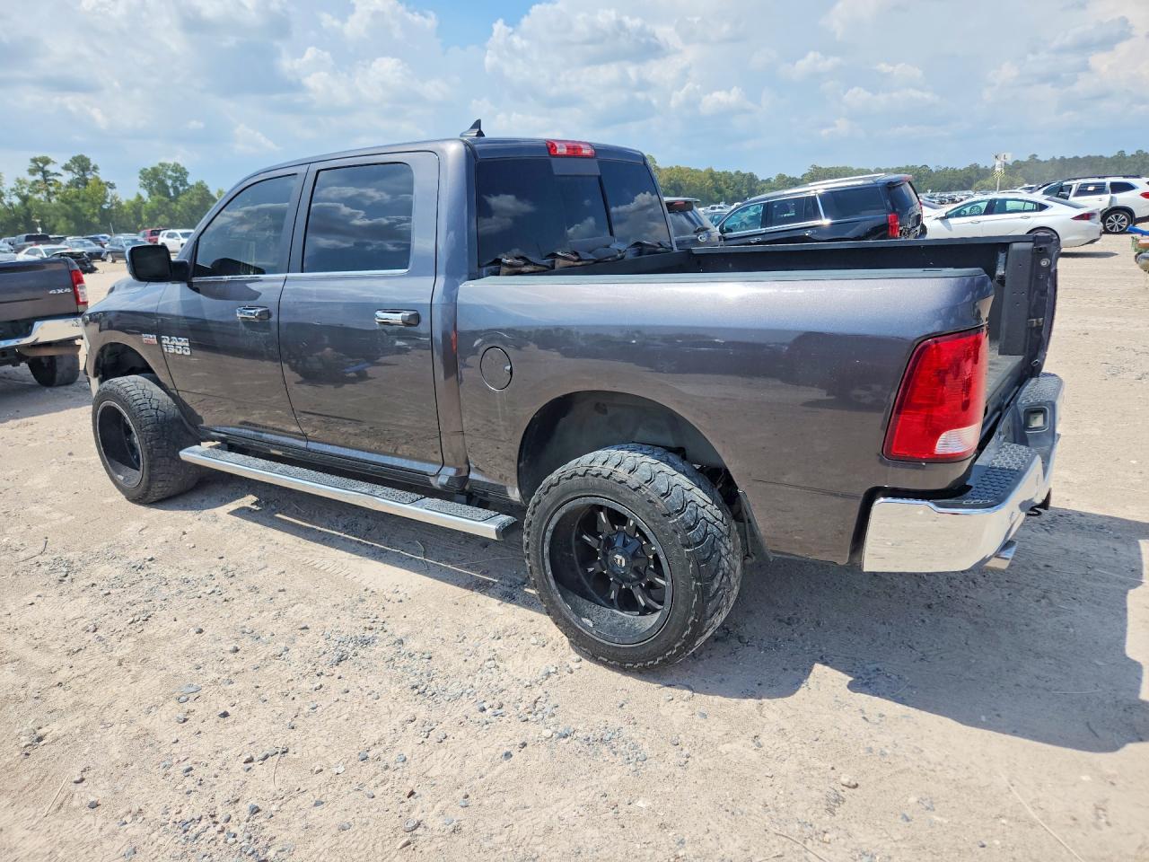 2017 RAM 1500, Slt