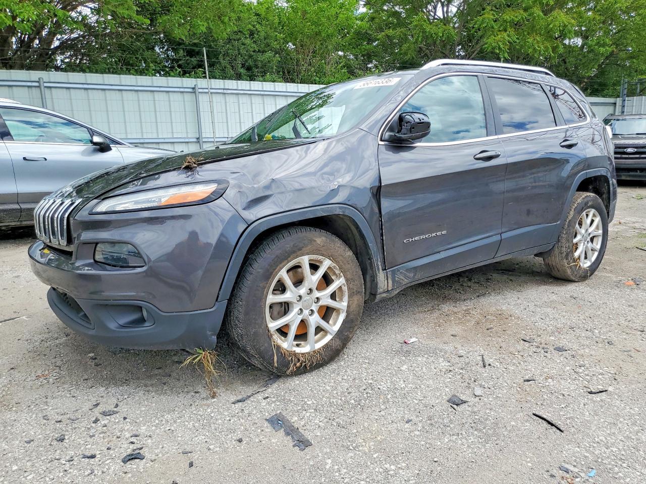 2016 Jeep Cherokee, Latitude
