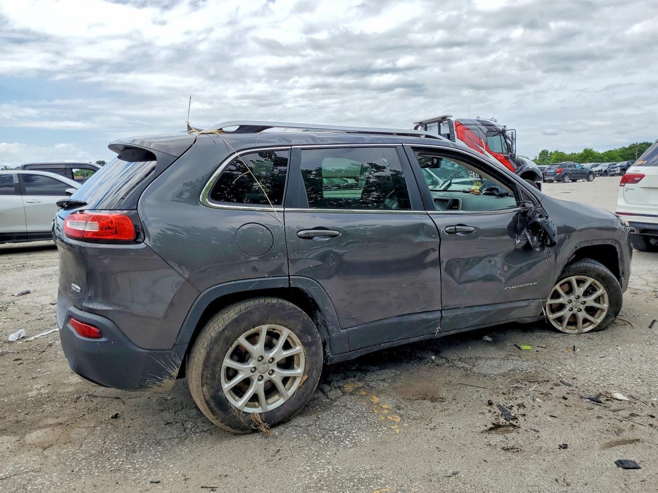 2016 Jeep Cherokee, Latitude