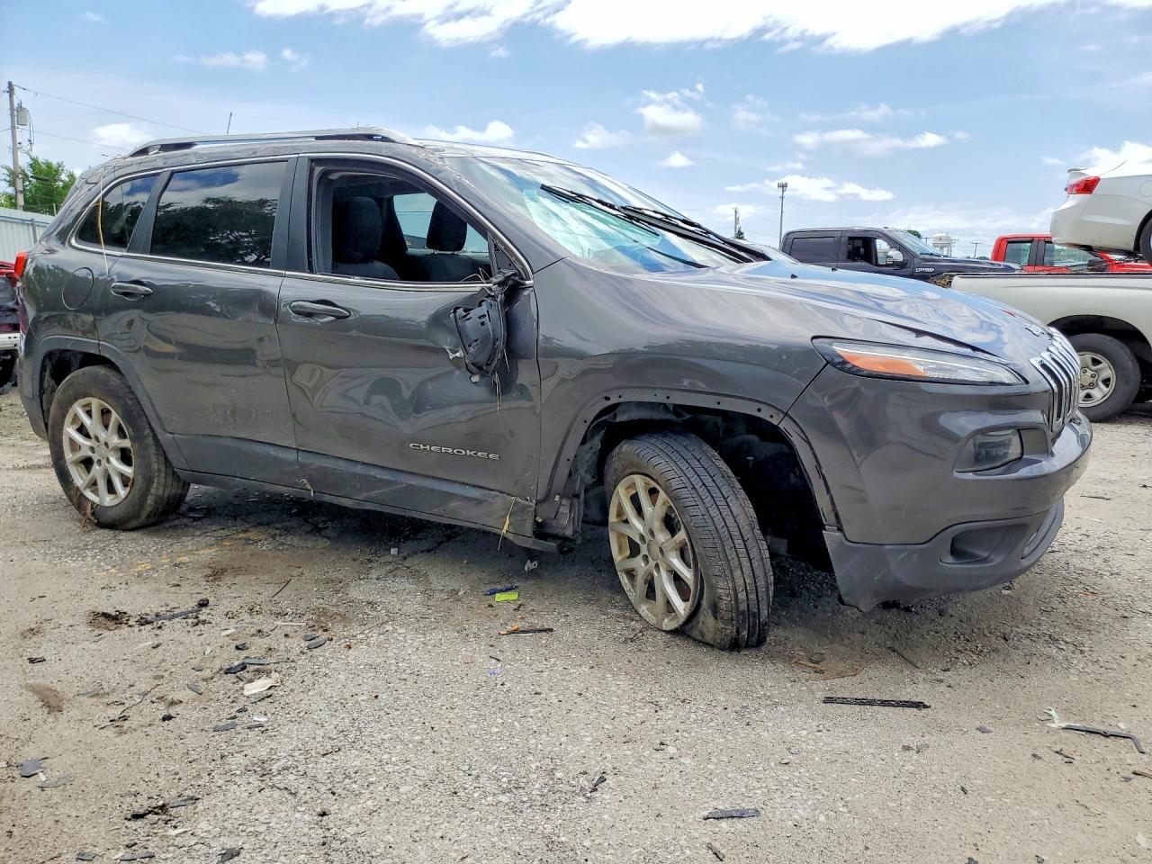 2016 Jeep Cherokee, Latitude