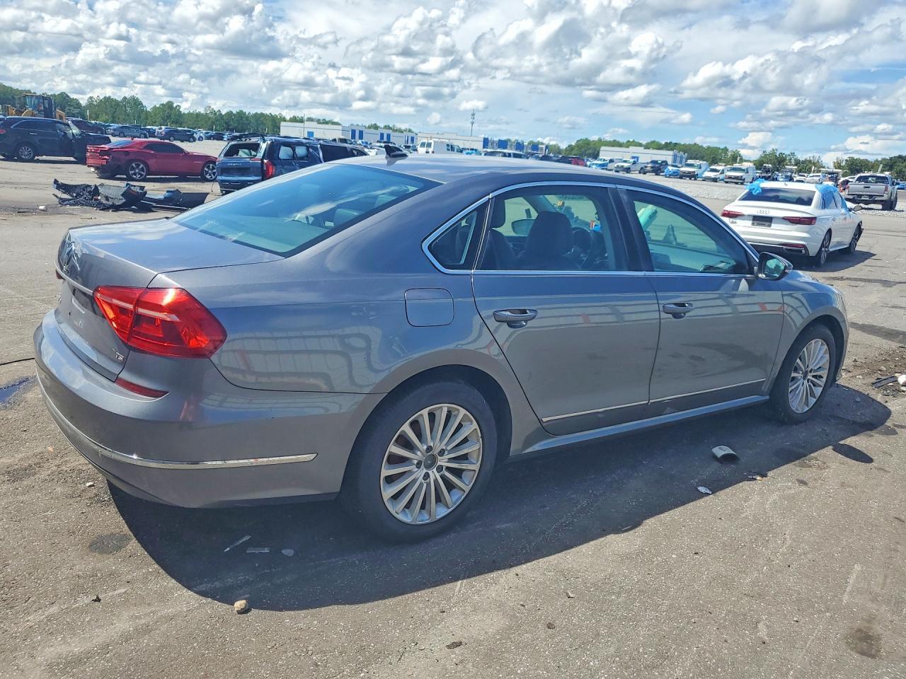 2016 Volkswagen Passat, SE