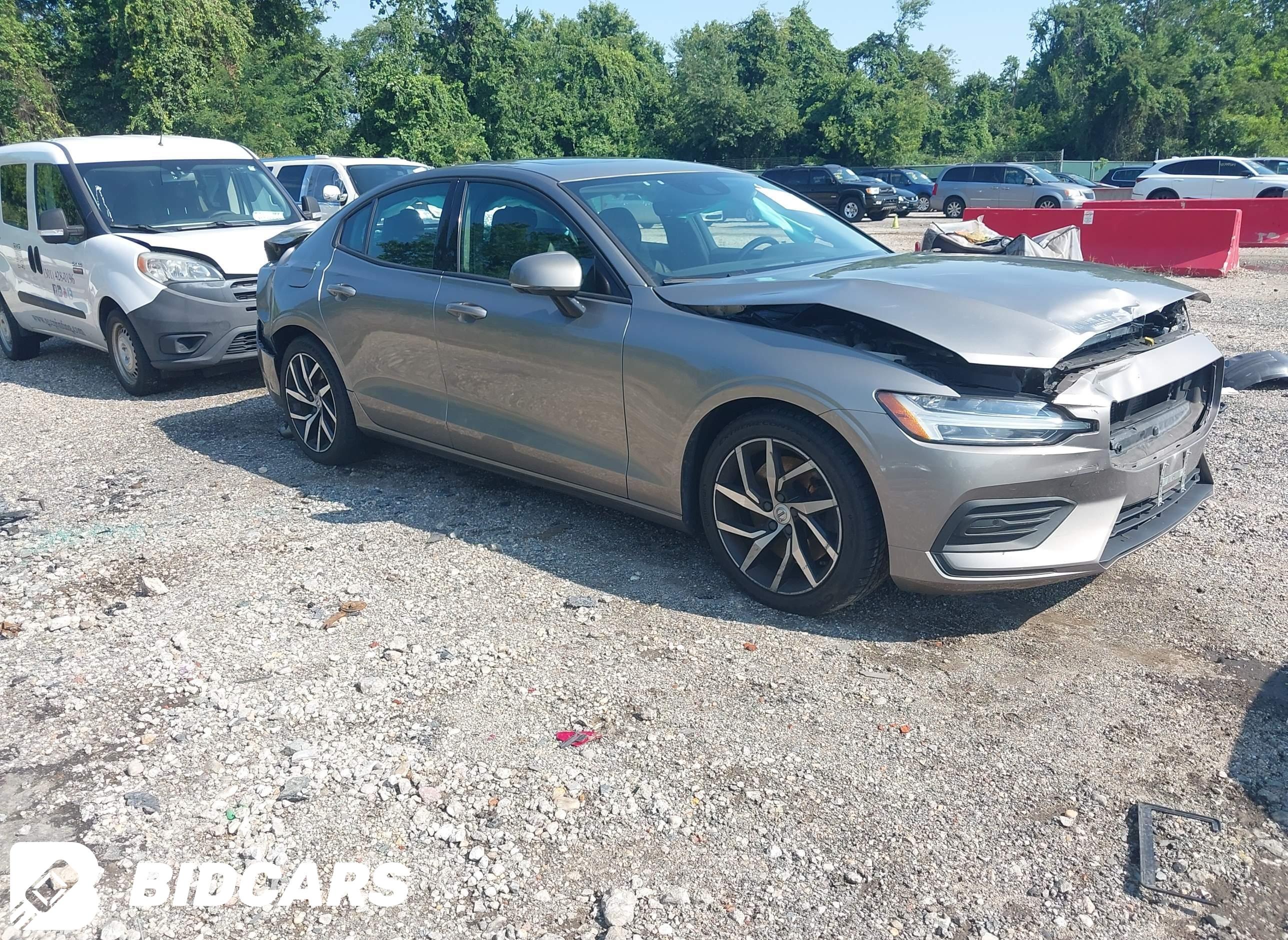2019 Volvo S60, T6 Momentum