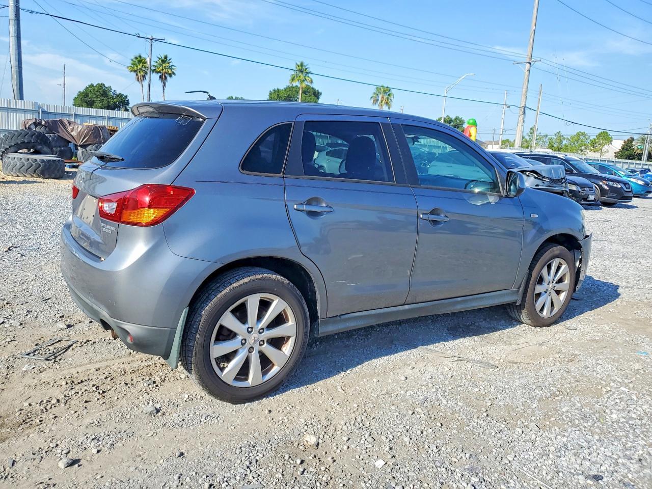 2015 Mitsubishi Outlander, ES