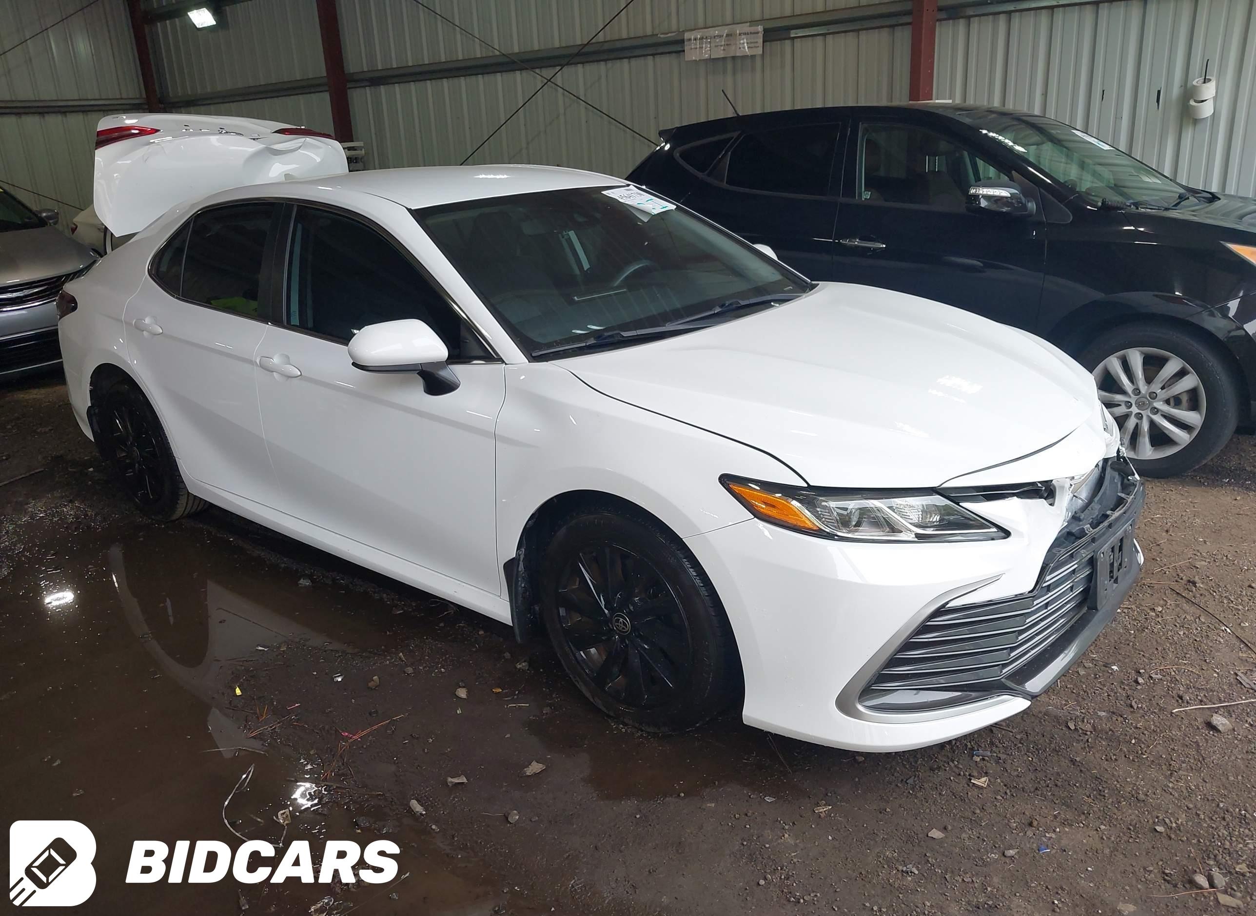 2022 Toyota Camry, LE