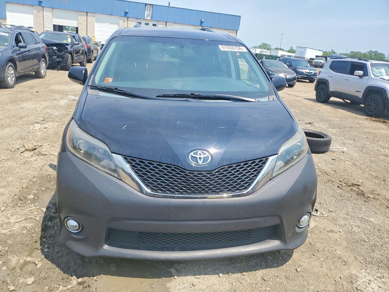 2015 Toyota Sienna, Sport