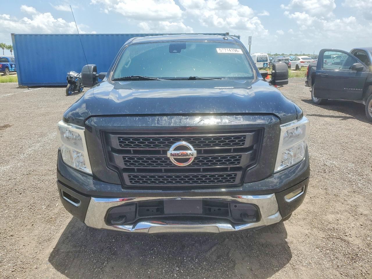 2020 Nissan Titan, SV