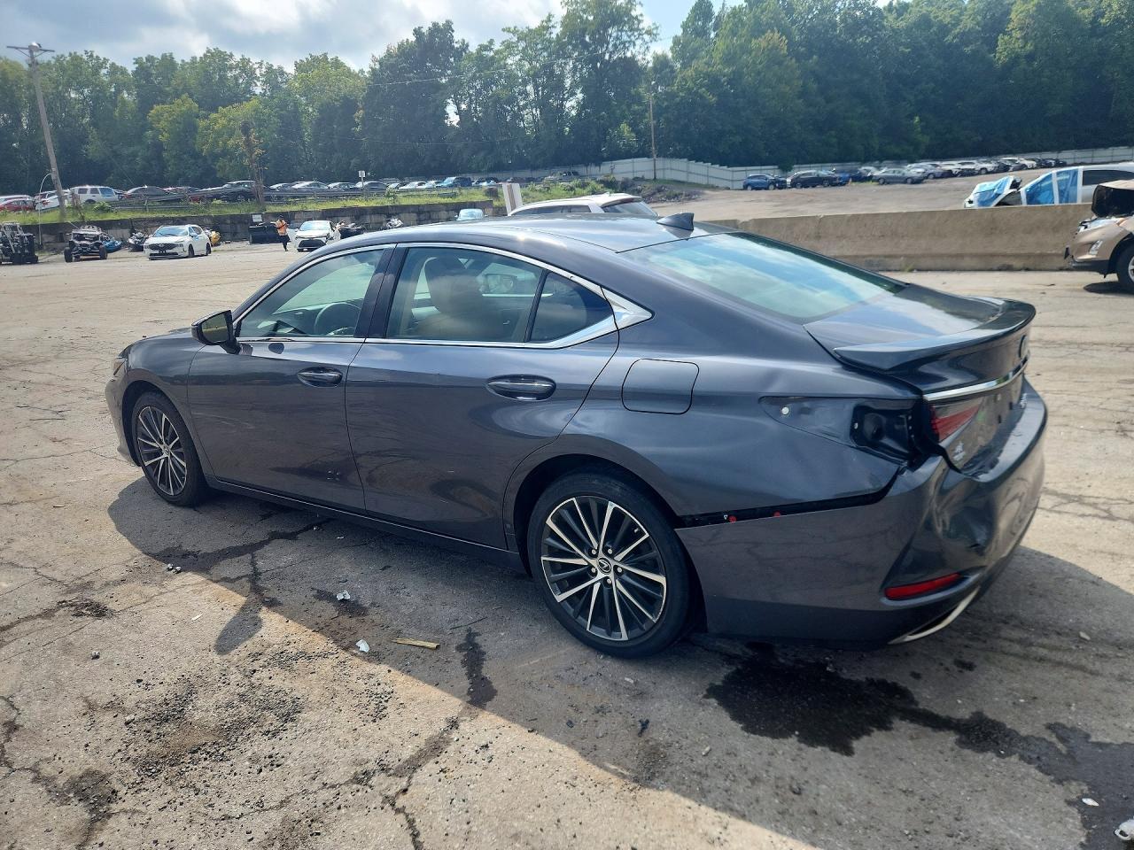 2023 Lexus ES, Base