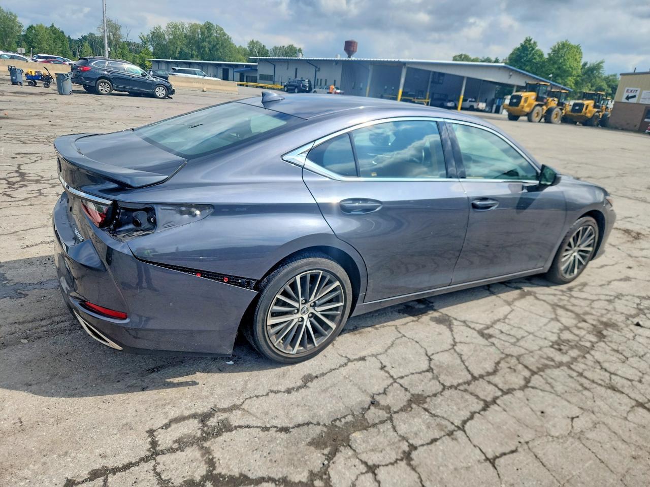 2023 Lexus ES, Base