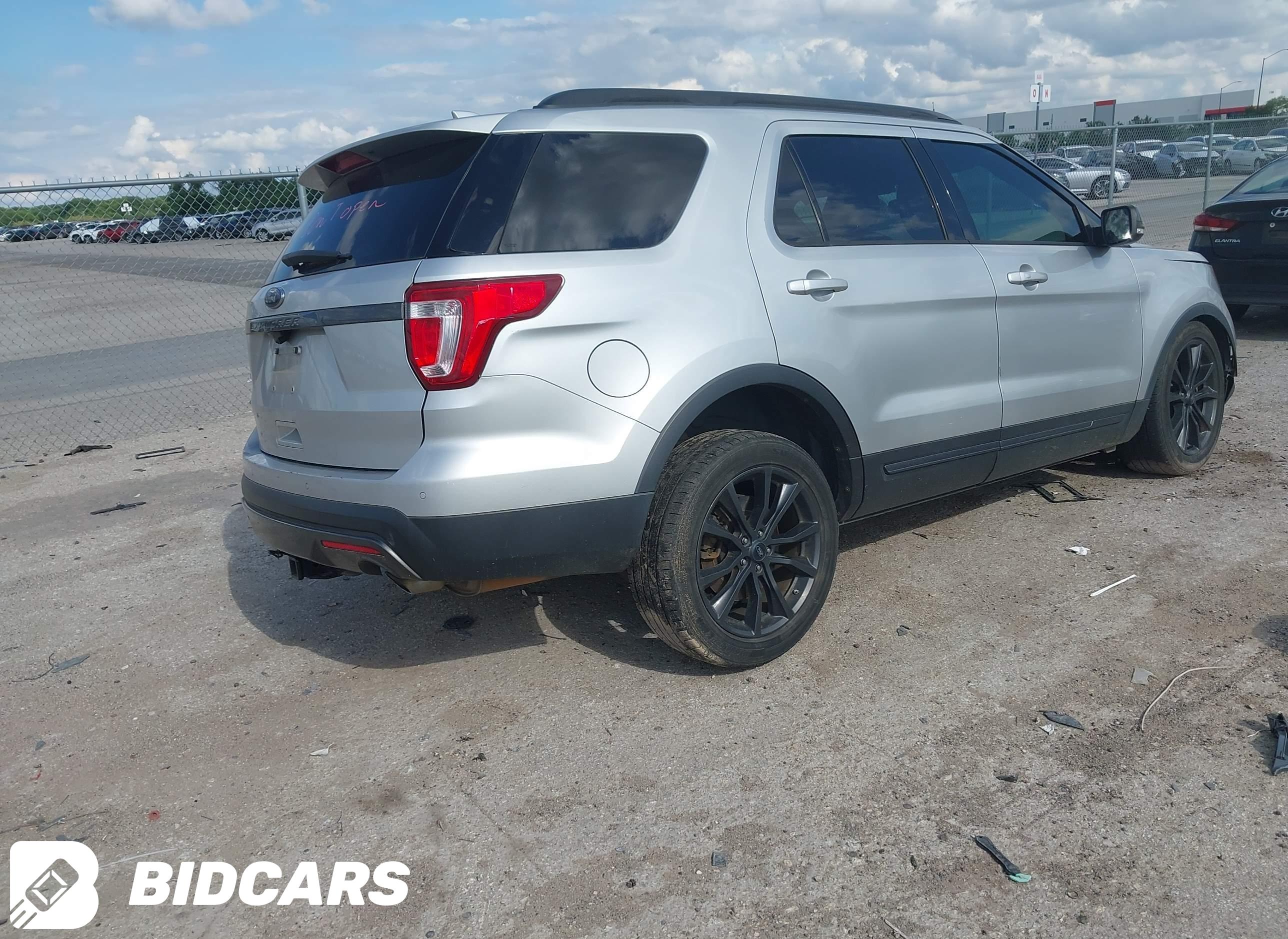 2017 Ford Explorer, Xlt
