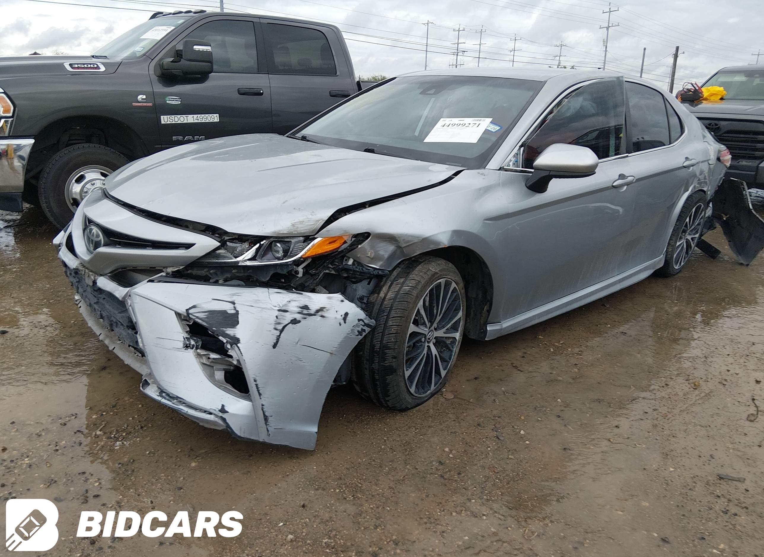 2020 Toyota Camry, SE