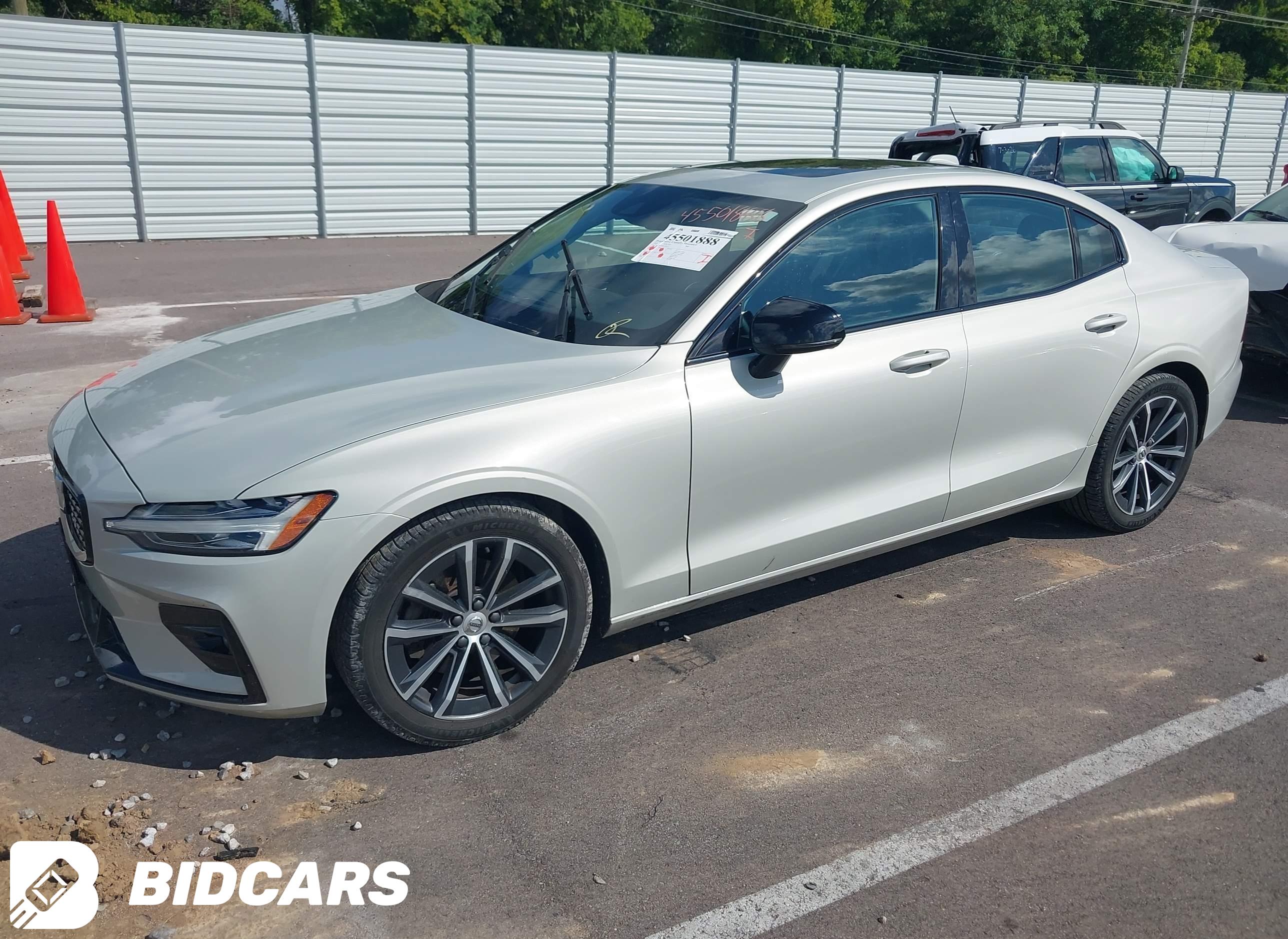2021 Volvo S60, T5 Momentum